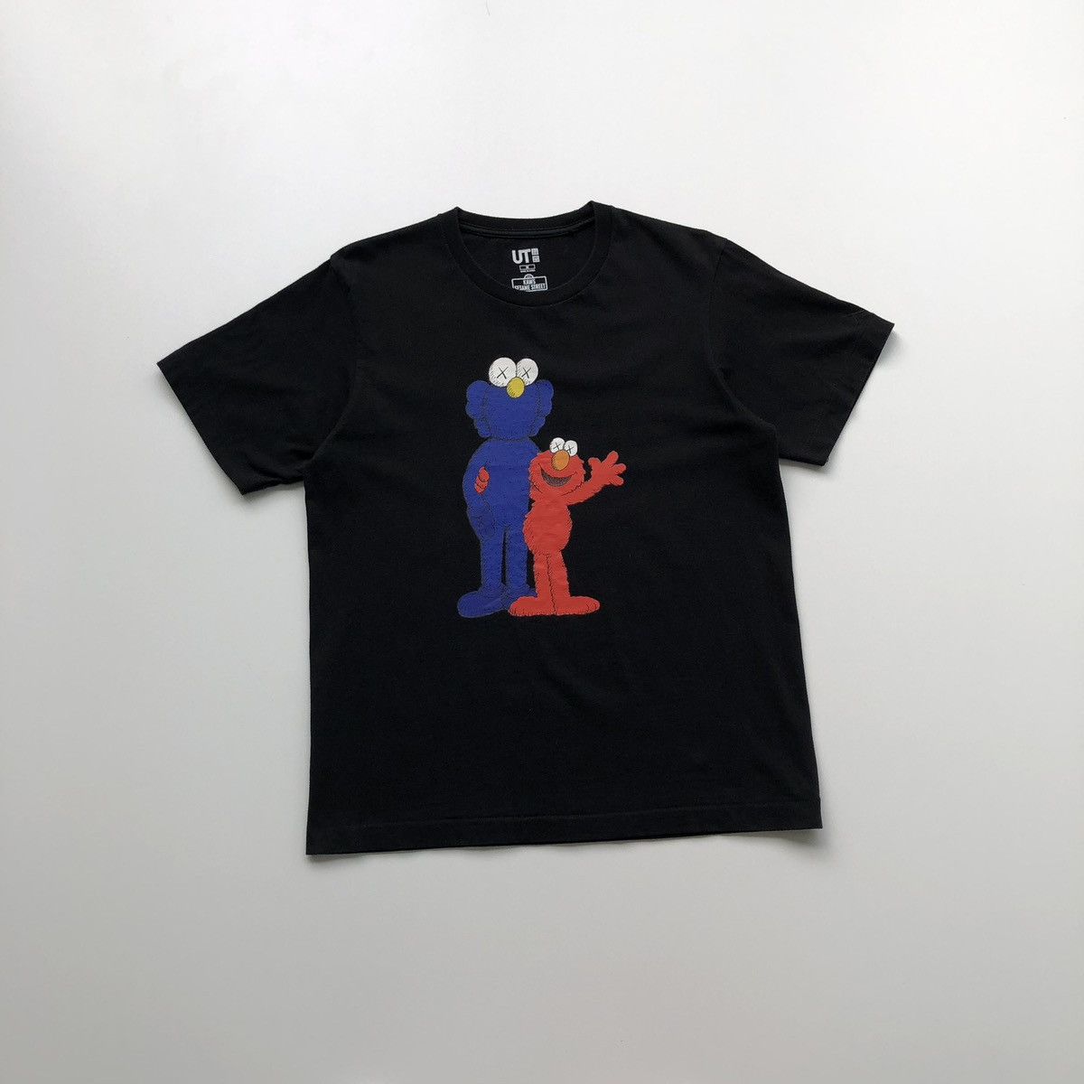 Uniqlo Uniqlo x Kaws x Sesame Street BFF Elmo SS18 T-Shirt Black Size US M / EU 48-50 / 2 - 1 Thumbnail