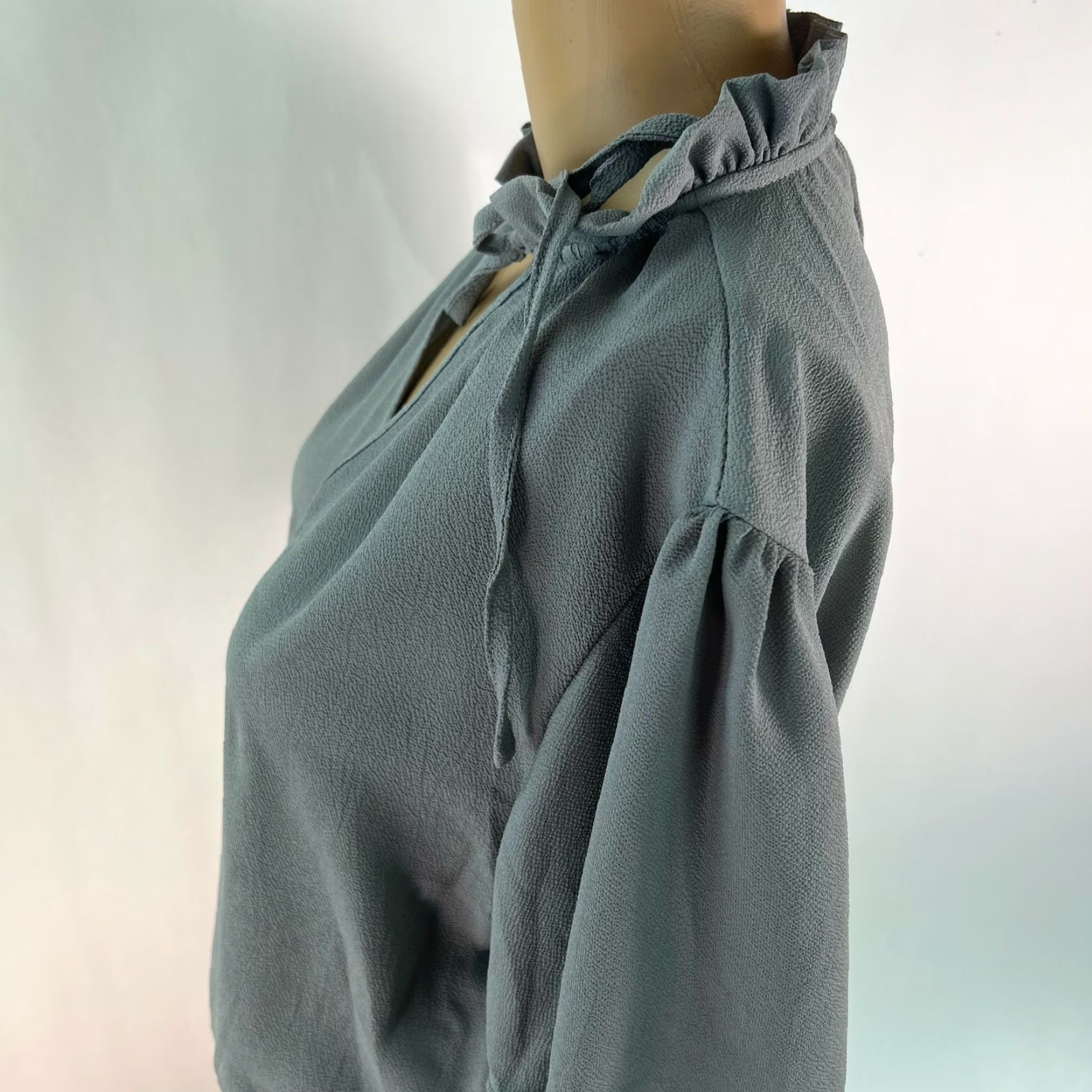 Vintage Womens Flutter Sleeves Tiered V Neck Ruffled Gray Swing Mini Dress Size Medium Size M / US 6-8 / IT 42-44 - 3 Thumbnail