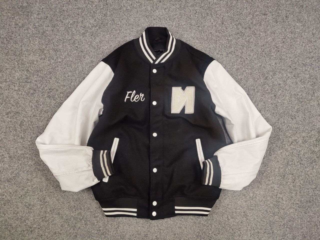 Japanese Brand Vintage 90's Japanese Black White Logo Varsity Bomber Jacket Size US L / EU 52-54 / 3 - 5 Thumbnail
