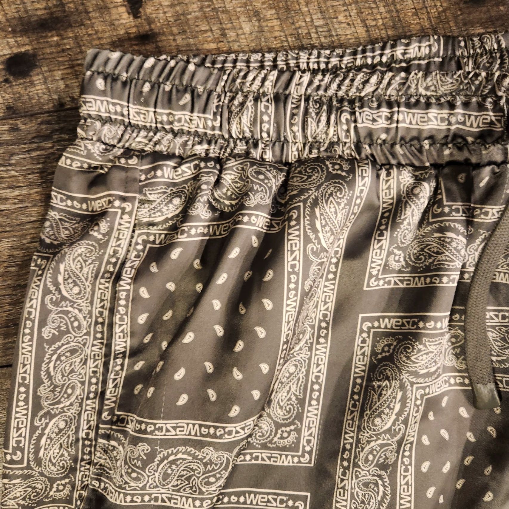 WeSC WeSC Pull On Austin Shorts Mens XL Bandana Paisley Olive Green Drawstring New Size US 36 / EU 52 - 6 Thumbnail