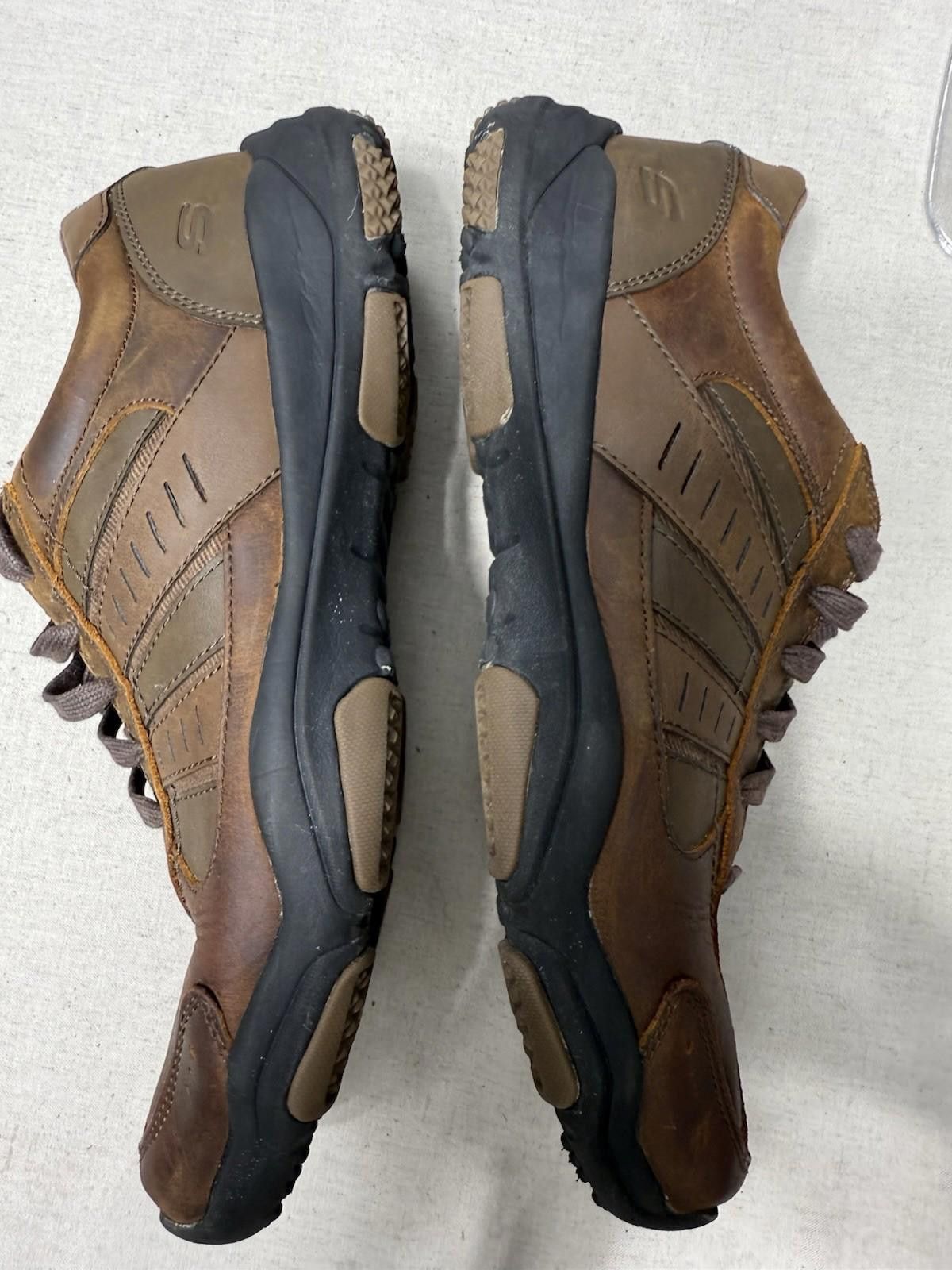 SKECHERS Skechers Mens Arch Memory Foam Leather Sneakers Size 10 Size US 10 / EU 43 - 7 Thumbnail
