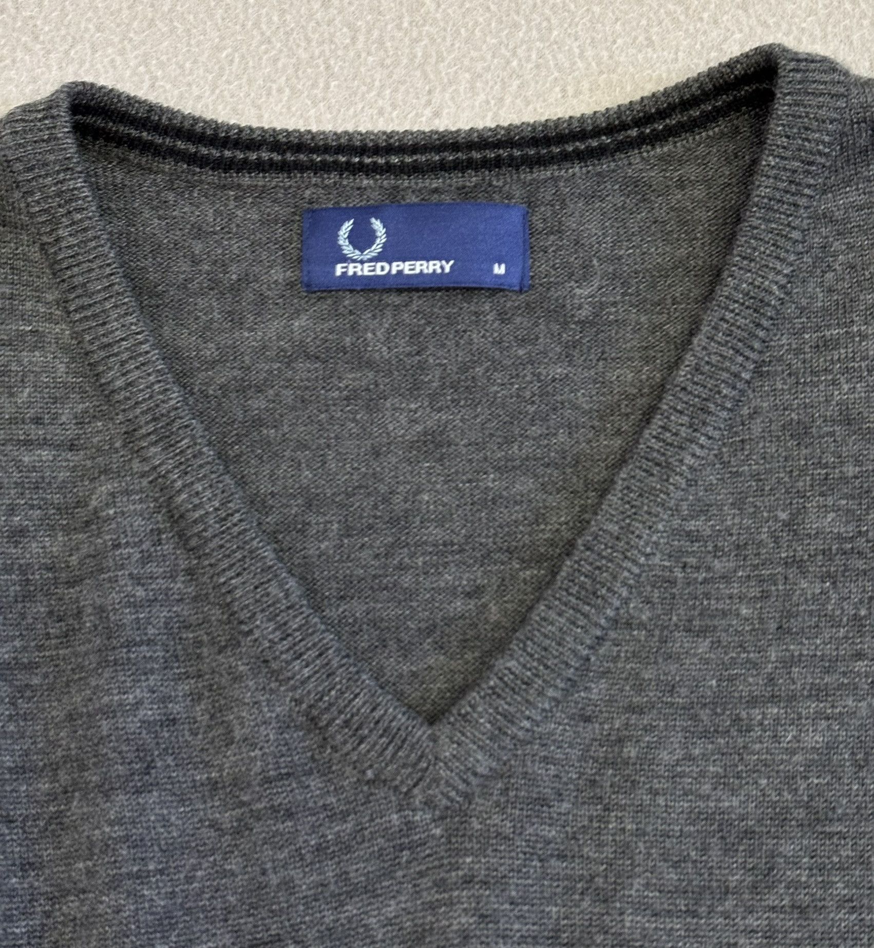 Fred Perry Fred Perry V-neck 100% Wool Sweater Medium Size US M / EU 48-50 / 2 - 10 Thumbnail