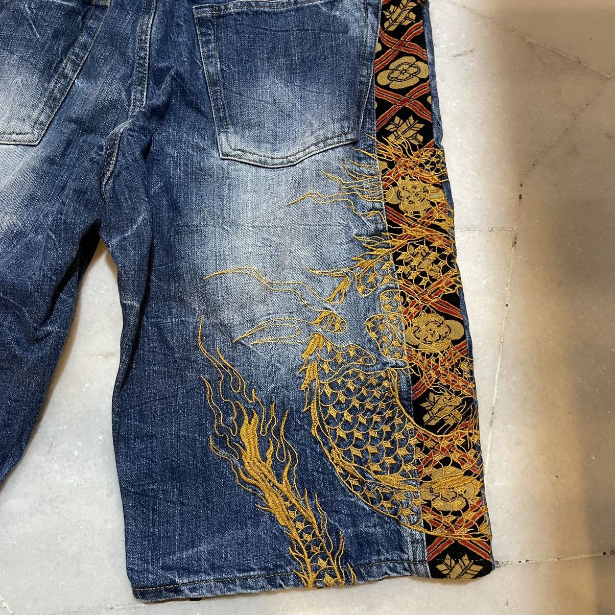Japanese Brand × Kamakura KARAKURI TAMASHI Sukajan Embroidery Dragon Pants Jorts Size US 34 / EU 50 - 4 Thumbnail