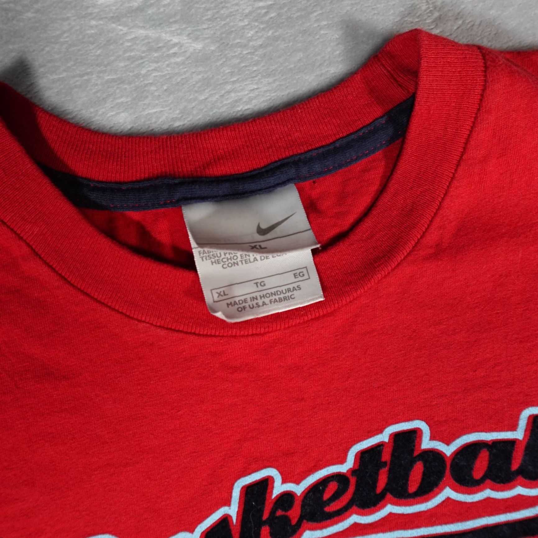 Nike VINTAGE Nike Basketball T-Shirt Men XL Red 2000s Retro Logo Short Sleeve Size US L / EU 52-54 / 3 - 5 Thumbnail