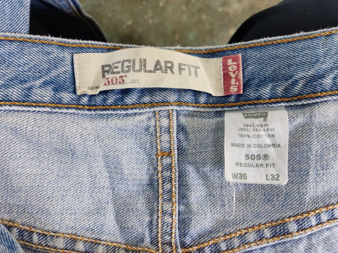 Levi's vintage levis 505 regular fit lightwash denim Size US 37 - 5 Thumbnail