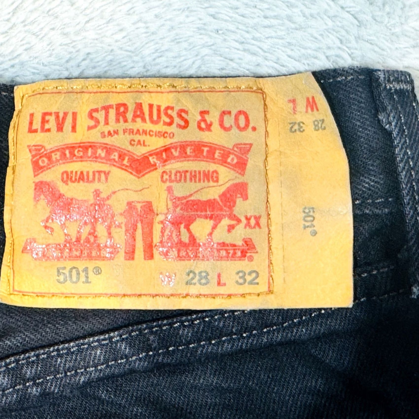 Levi's VINTAGE Levi's 501 Jeans Mens 28x32 Black Acid Wash Straight Denim Button Fly 90s Size US 28 / EU 44 - 6 Thumbnail