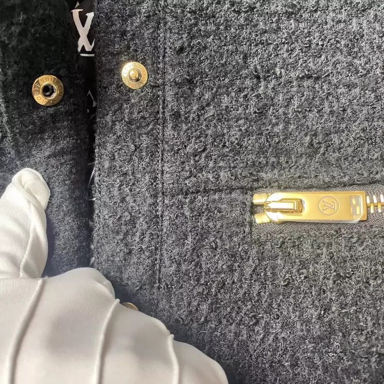 Louis Vuitton louis vuitton Solid logo applique concealed snap jacket 25 Size M / US 6-8 / IT 42-44 - 6 Thumbnail