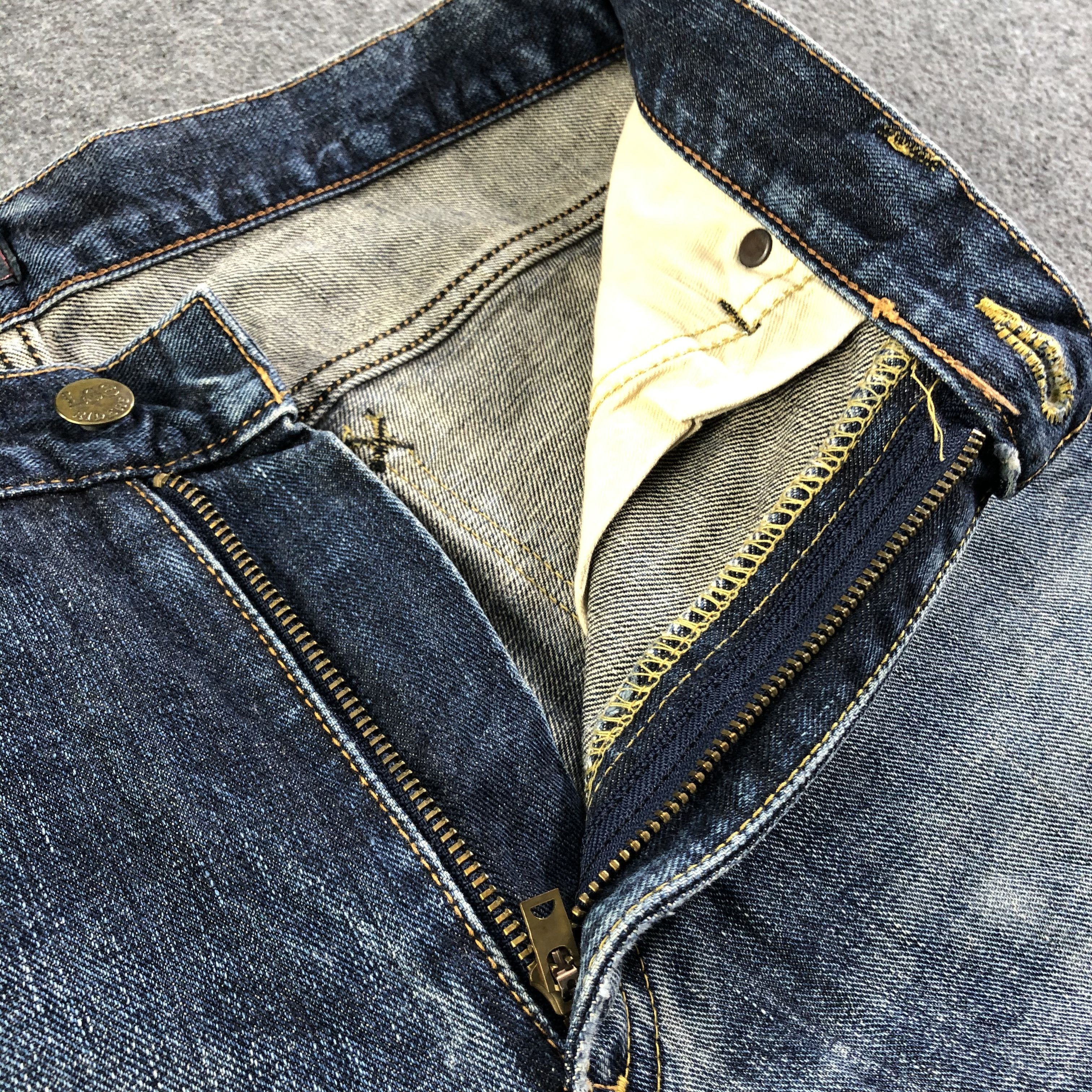Japanese Brand Vintage Blue Wash Lee Jeans-J2846 Size US 31 - 8 Thumbnail