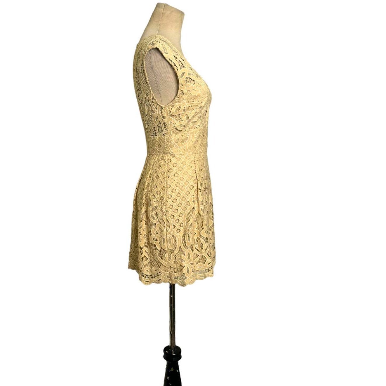 Free People Free People Beige Lace One Million lovers Mini Dress Size 0 Size XS / US 0-2 / IT 36-38 - 5 Thumbnail