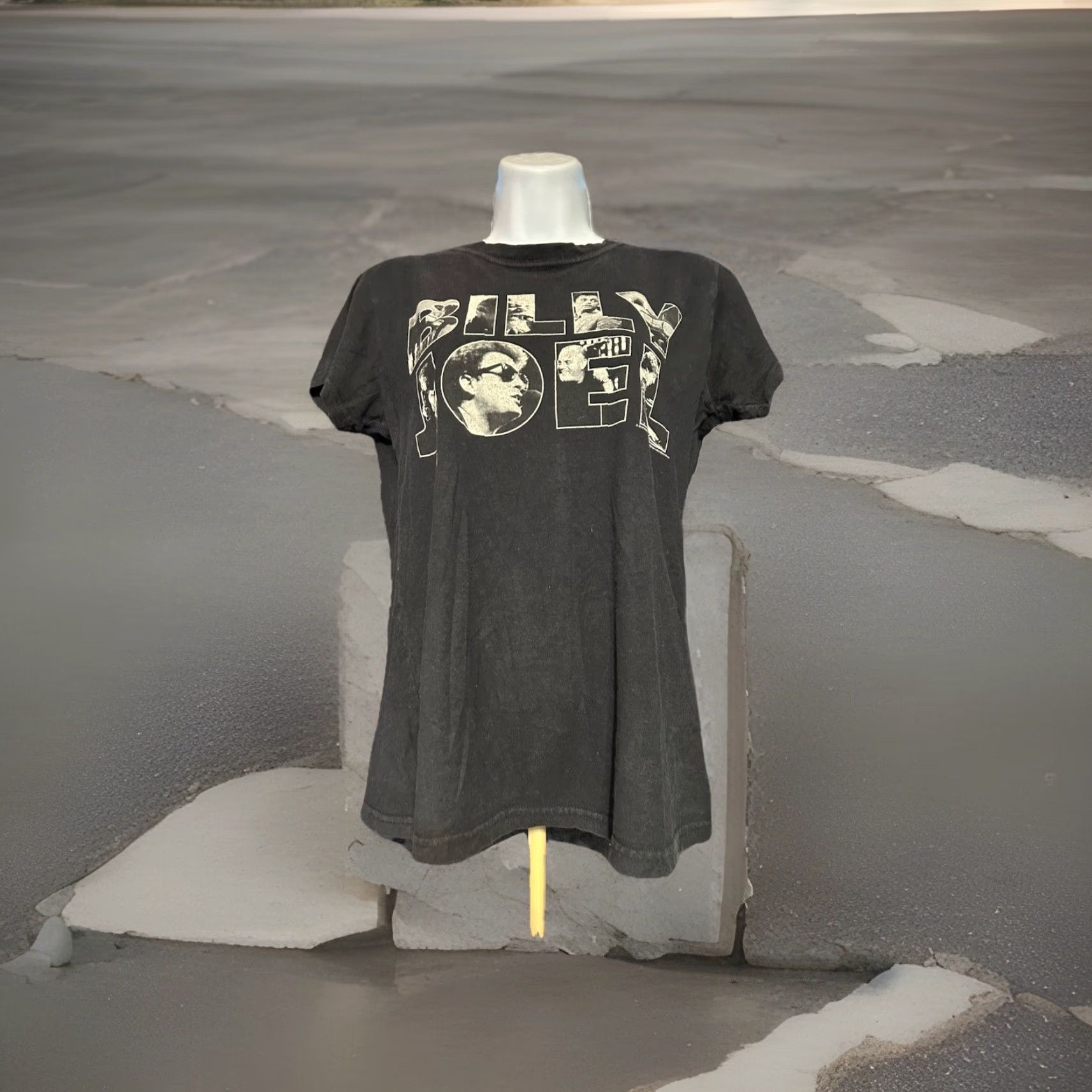 Tultex Billy Joel In Concert 2014 Shirt Women Small Black Short Sleeve Crew Neck Tultex Shirt Women Small Black Short Sleeve Crew Neck Tultex Size S / US 4 / IT 40 - 4 Thumbnail