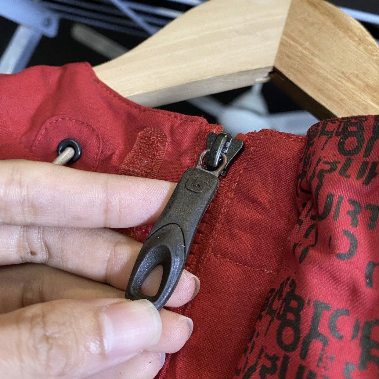Burton Burton Ronin multi-pocket red snowboarding jackets Size US L / EU 52-54 / 3 - 14 Thumbnail