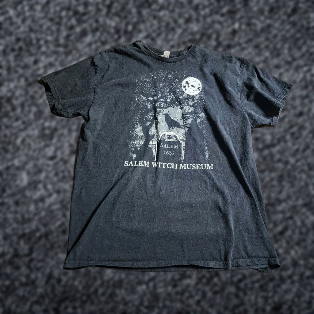 Gildan Mens XL Salem MA Witch Museum Reaper Graveyard Travel T Shirt Distressed Size US XL / EU 56 / 4 - 1 Thumbnail