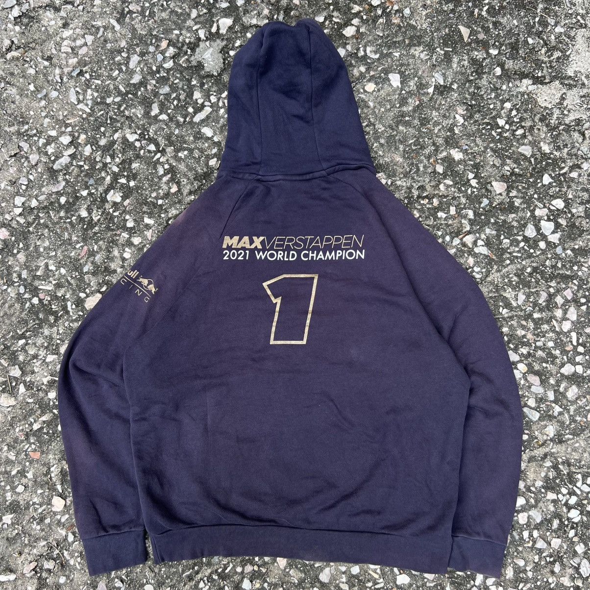 Red Bull “RED BULL” SUN FADED MAXVERSTAPPEN 2021 WORLD CHAMPION Size US L / EU 52-54 / 3 - 7 Thumbnail
