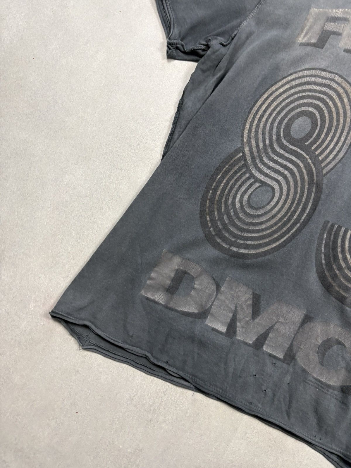 Band Tees Vintage Y2K Run DMC 83 Distressed T-Shirt Faded Amplified Size US L / EU 52-54 / 3 - 5 Thumbnail