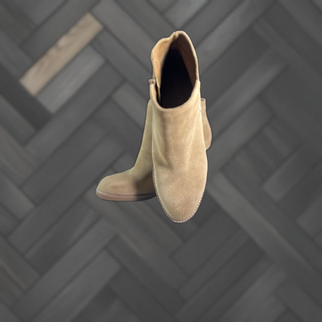 Vintage Gianni Bini Ankle Boots Kid Matte Suede Taupe Size 7M Southwestern Heel Shoes Cowgirl in Beige