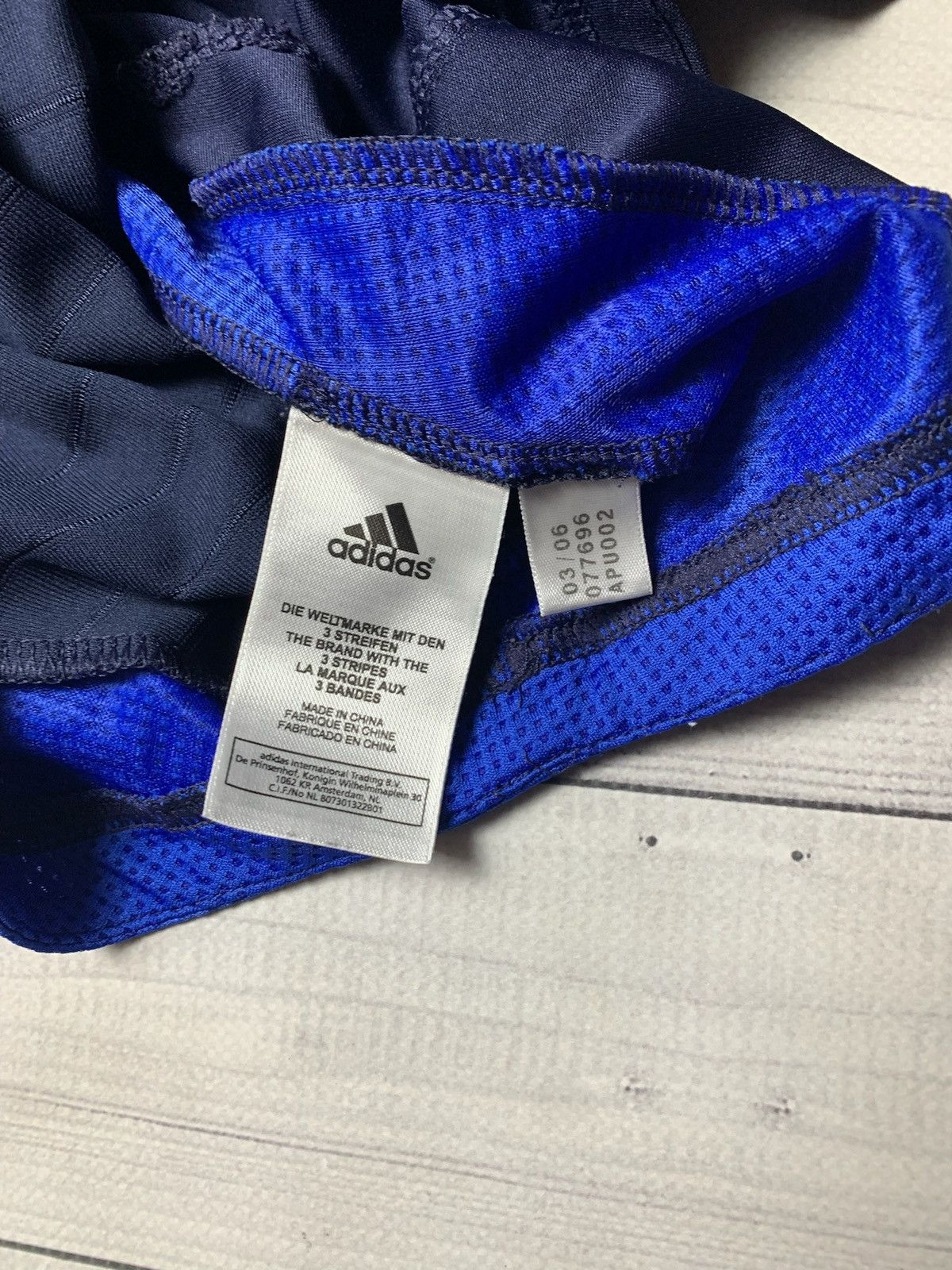 Adidas × Chelsea Soccer × Vintage Vintage adidas Chelsea soccer jersey 11 Drogba size S/M rare Size US S / EU 44-46 / 1 - 5 Thumbnail
