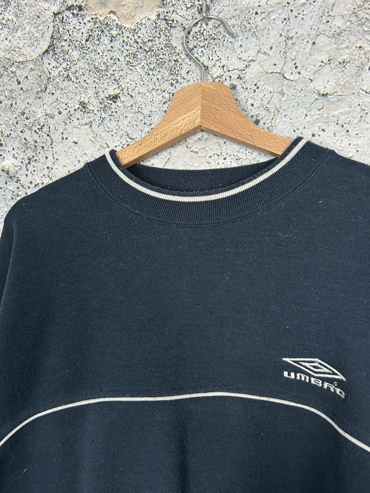 Umbro Umbro Vintage Crewneck Streetwear Baggy Rap Sport Boxy Fit Size US L / EU 52-54 / 3 - 3 Thumbnail
