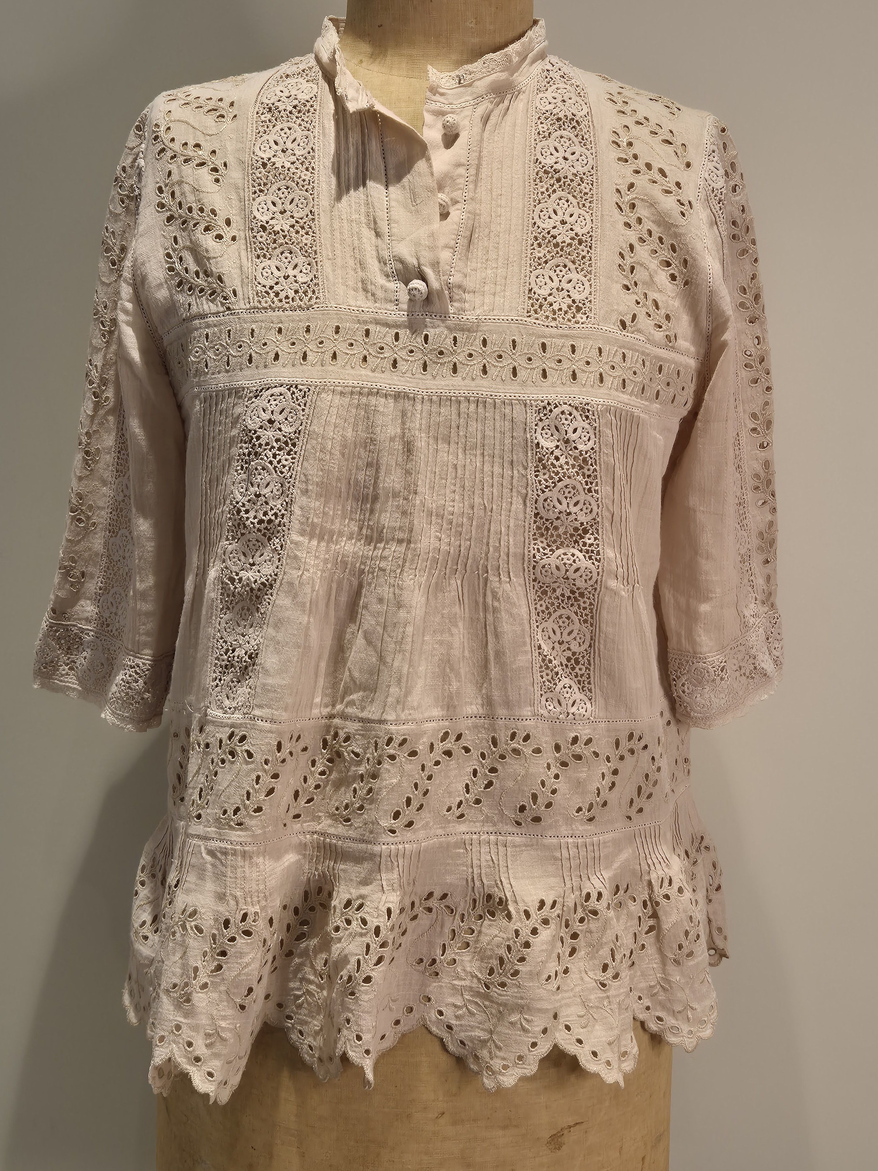 Vanessa Bruno Vanessa Bruno blush broderie anglaise top Size S / US 4 / IT 40 - 1 Thumbnail