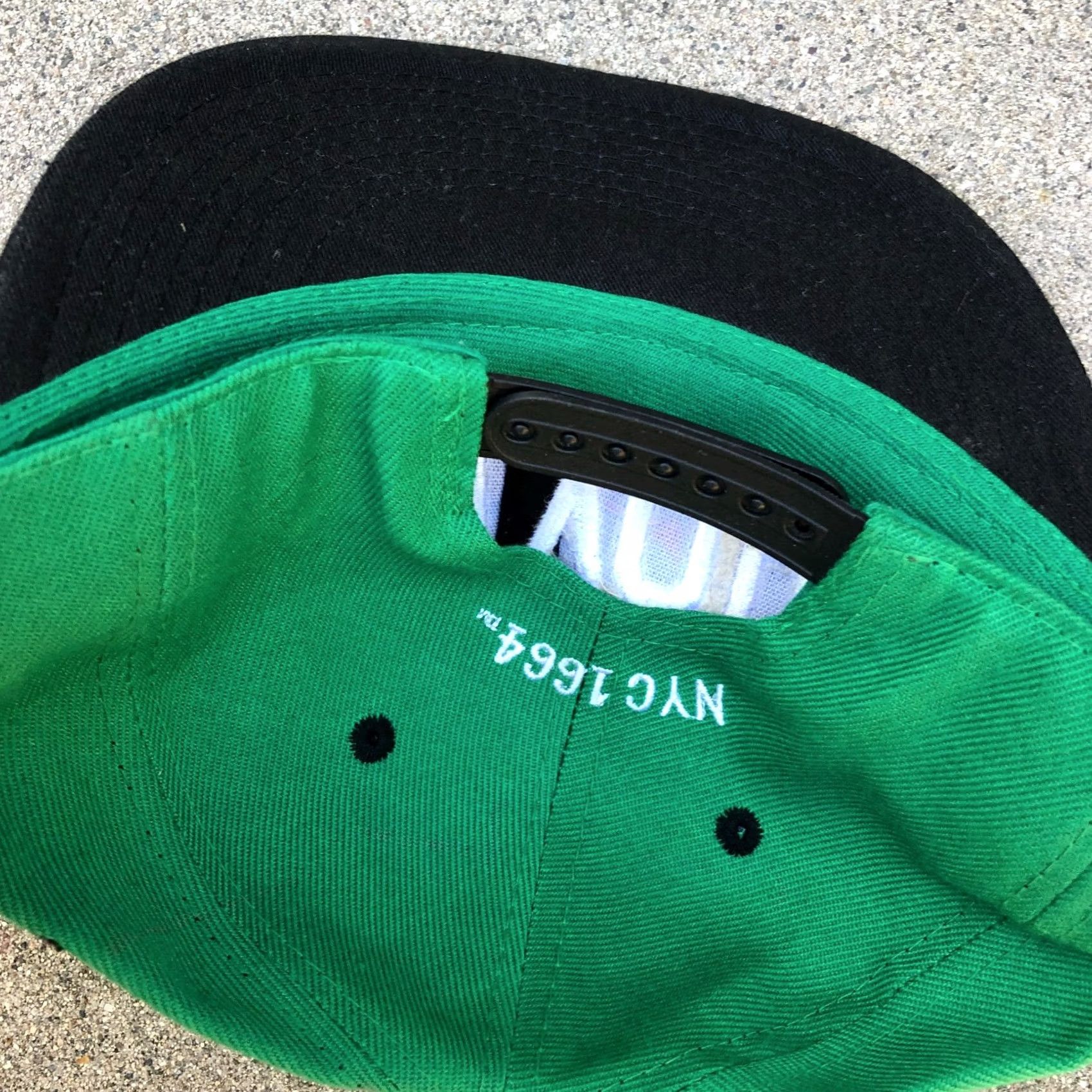 Vintage NYC 1664 THE NEW YORK CITY Snapback Hat Men's Green Adjustable Cap Embroidered Size ONE SIZE - 4 Thumbnail