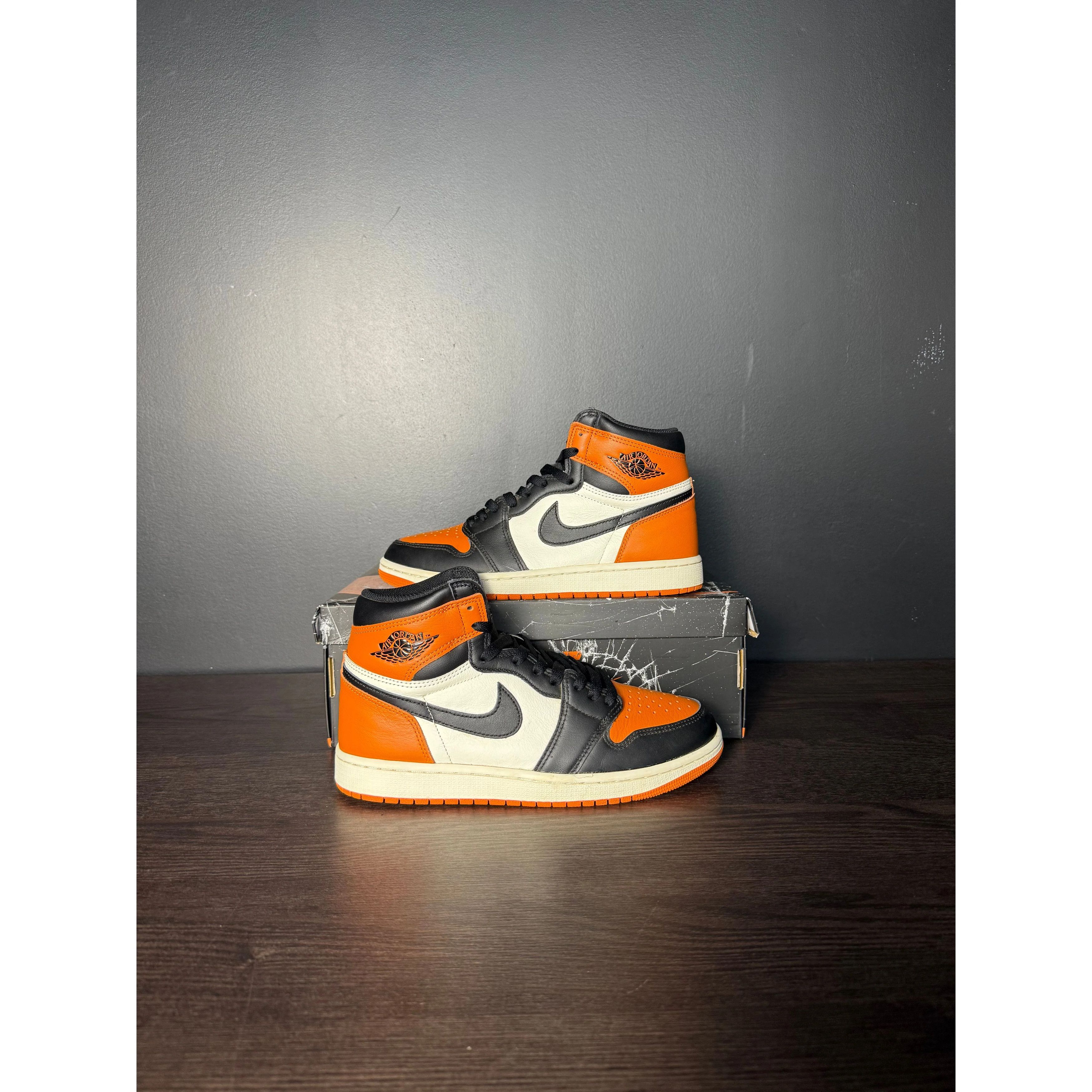 Nike Air Jordan 1 Retro High OG "Shattered Backboard" (2025) **PRE-OWNED** - 9M Size US 9 / EU 42 - 1 Thumbnail
