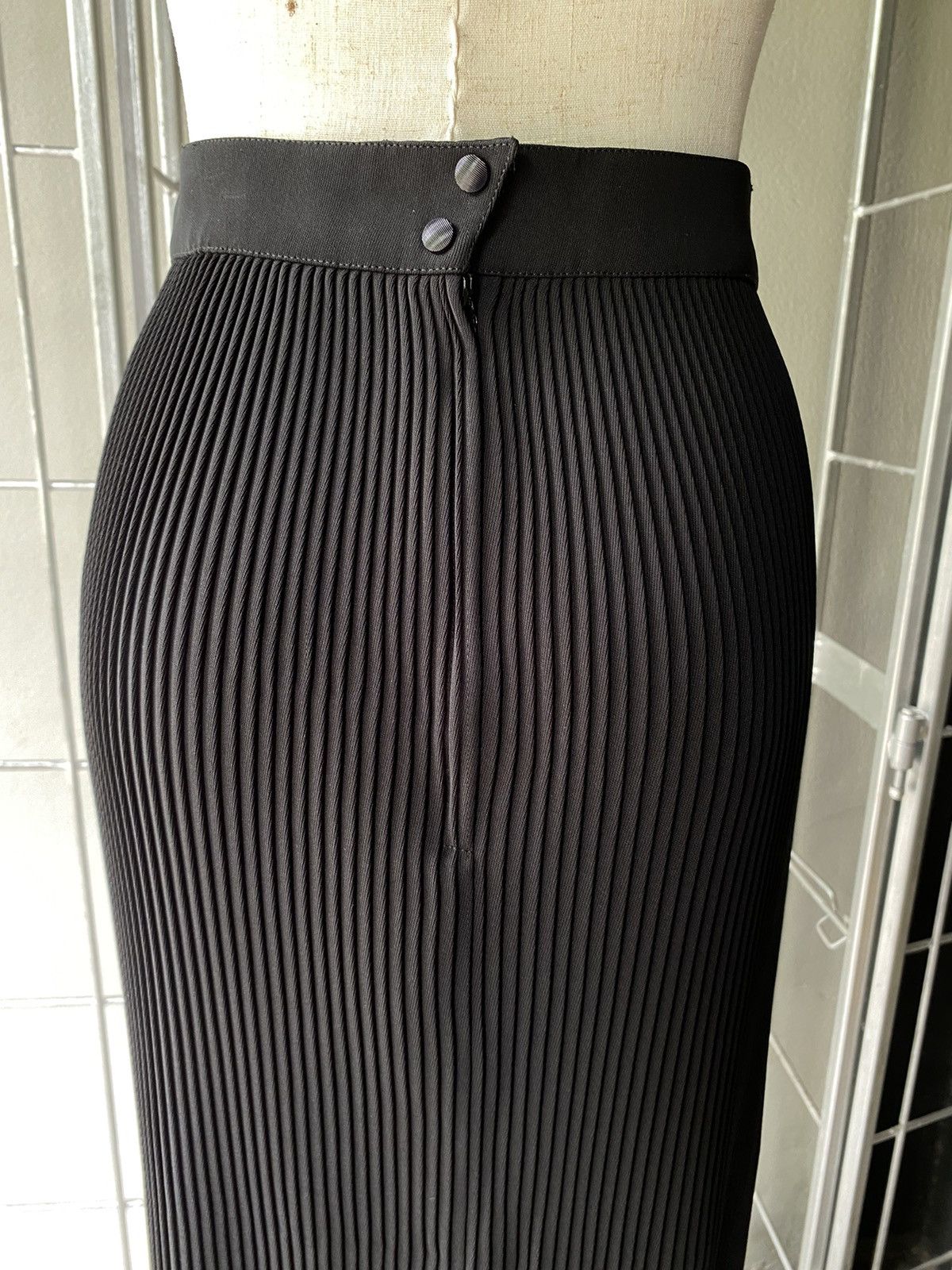 Thierry Mugler Thierry Mugler pleated black skirt Size 25" / US 0 / IT 36 - 4 Thumbnail