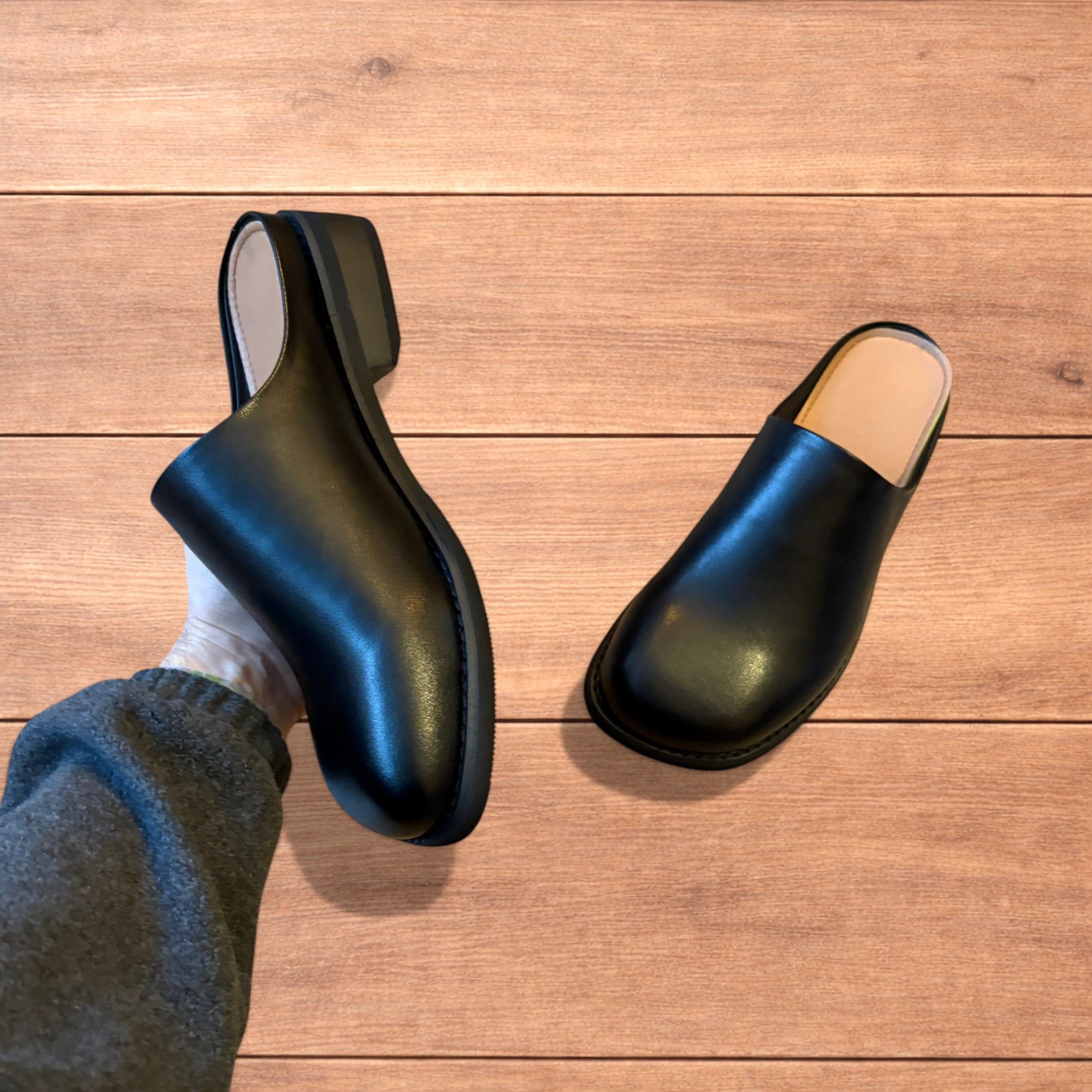 Japanese Brand Lovely faux leather slip on clogs slippers in black. Size US 11 / EU 44 - 3 Thumbnail