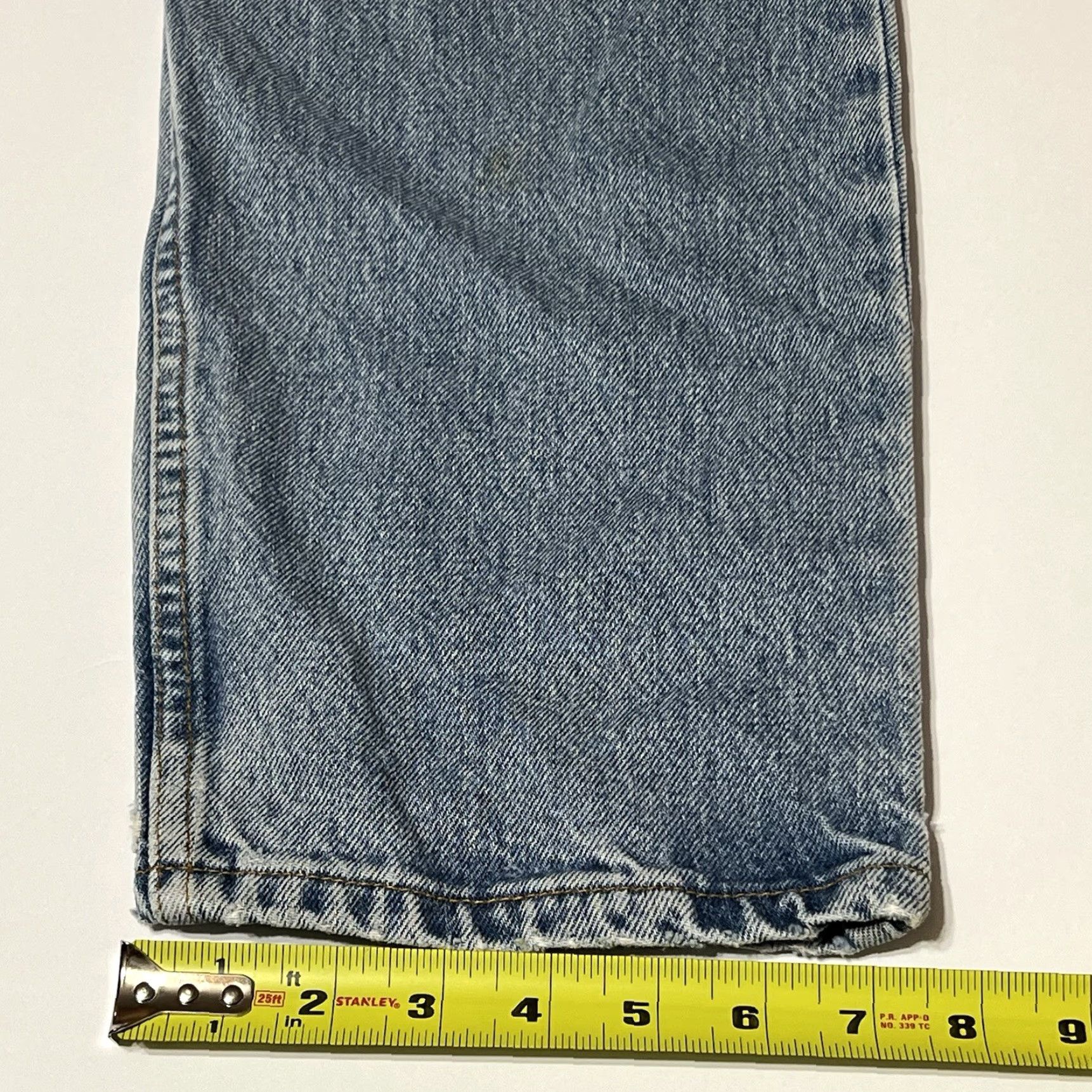 Levi's VINTAGE Levi's 550 Jeans 32x31 Relaxed Taper Blue Light Wash USA Mens Denim 5-Pocket Zip Distressed Size US 32 / EU 48 - 7 Thumbnail