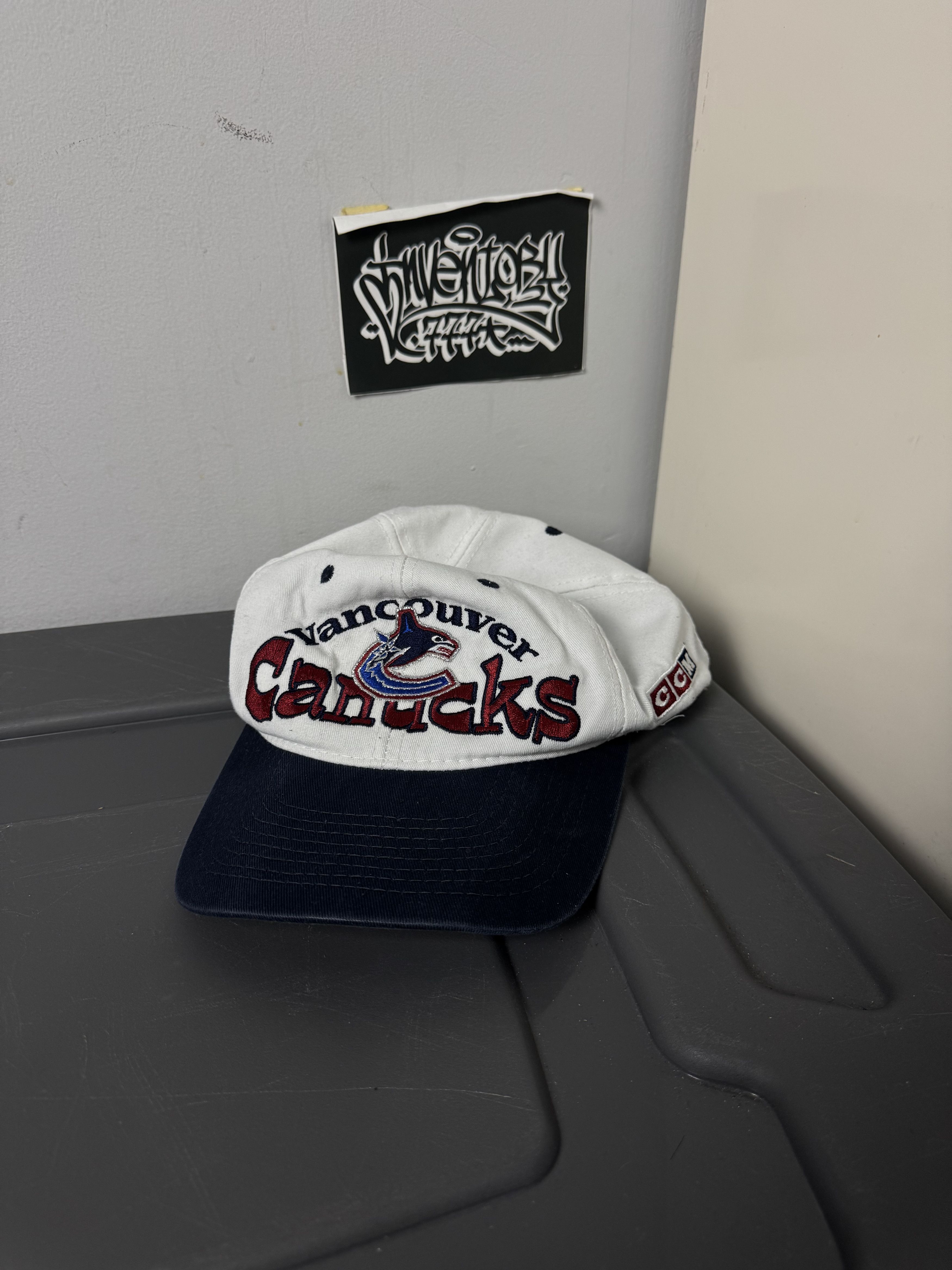 NHL Vintage Canucks NHL Hockey Hat Size ONE SIZE - 1 Thumbnail