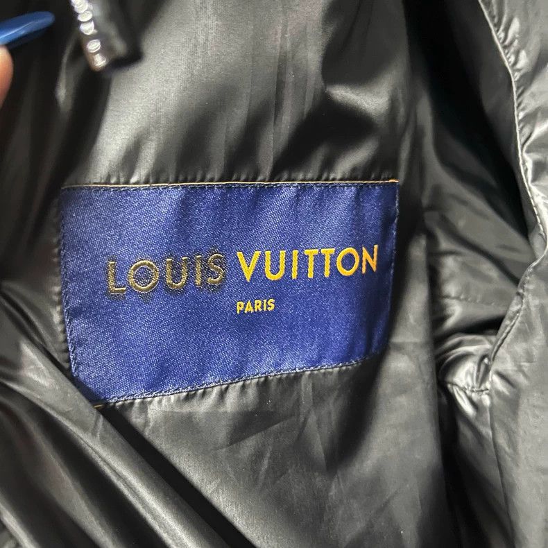 Louis Vuitton Louis Vuitton Black logo embossed graphic zipper solid hood Size US M / EU 48-50 / 2 - 5 Thumbnail