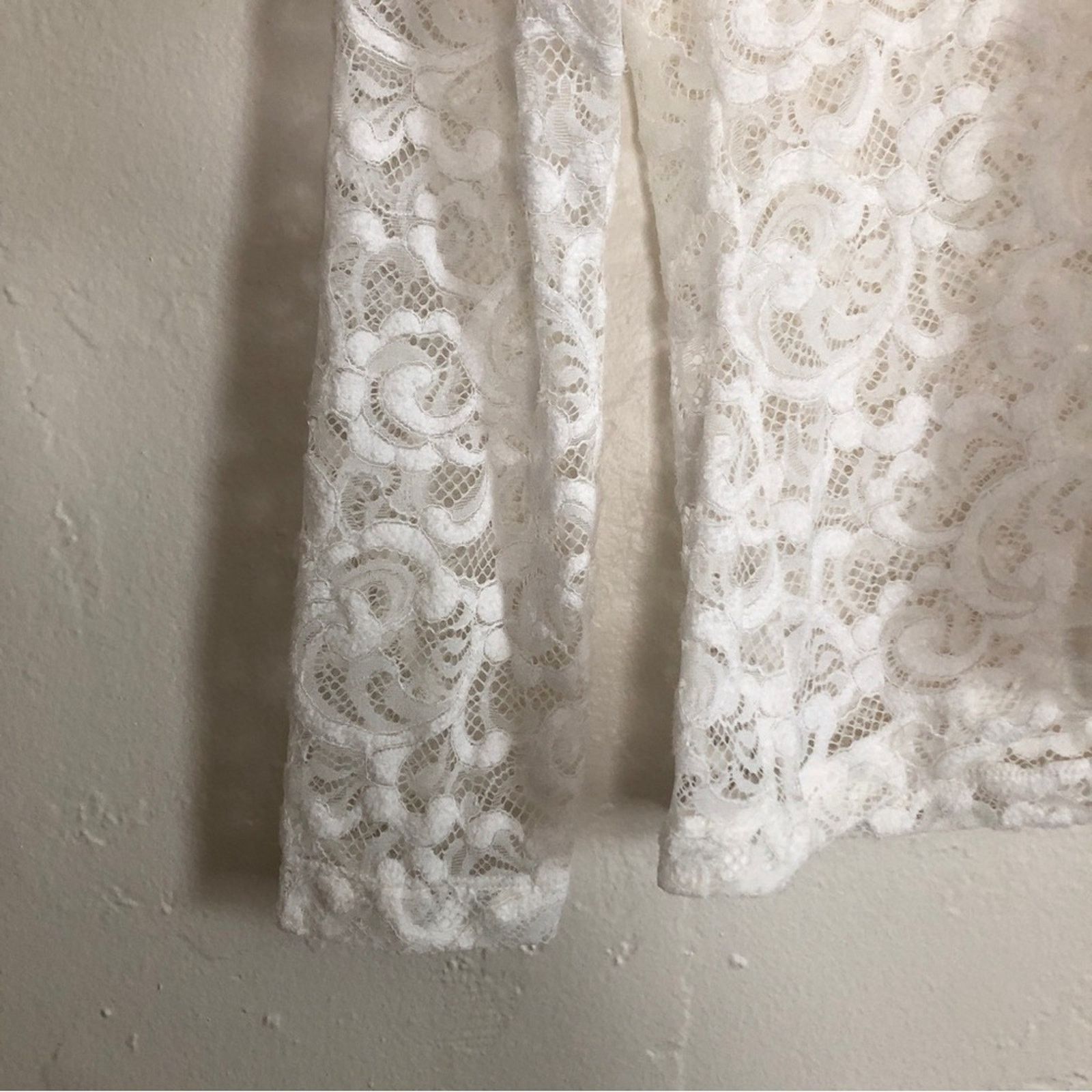 White House Black Market White House Black Market WHBM Lace Semi-Sheer Blouse Top Size M / US 6-8 / IT 42-44 - 3 Thumbnail