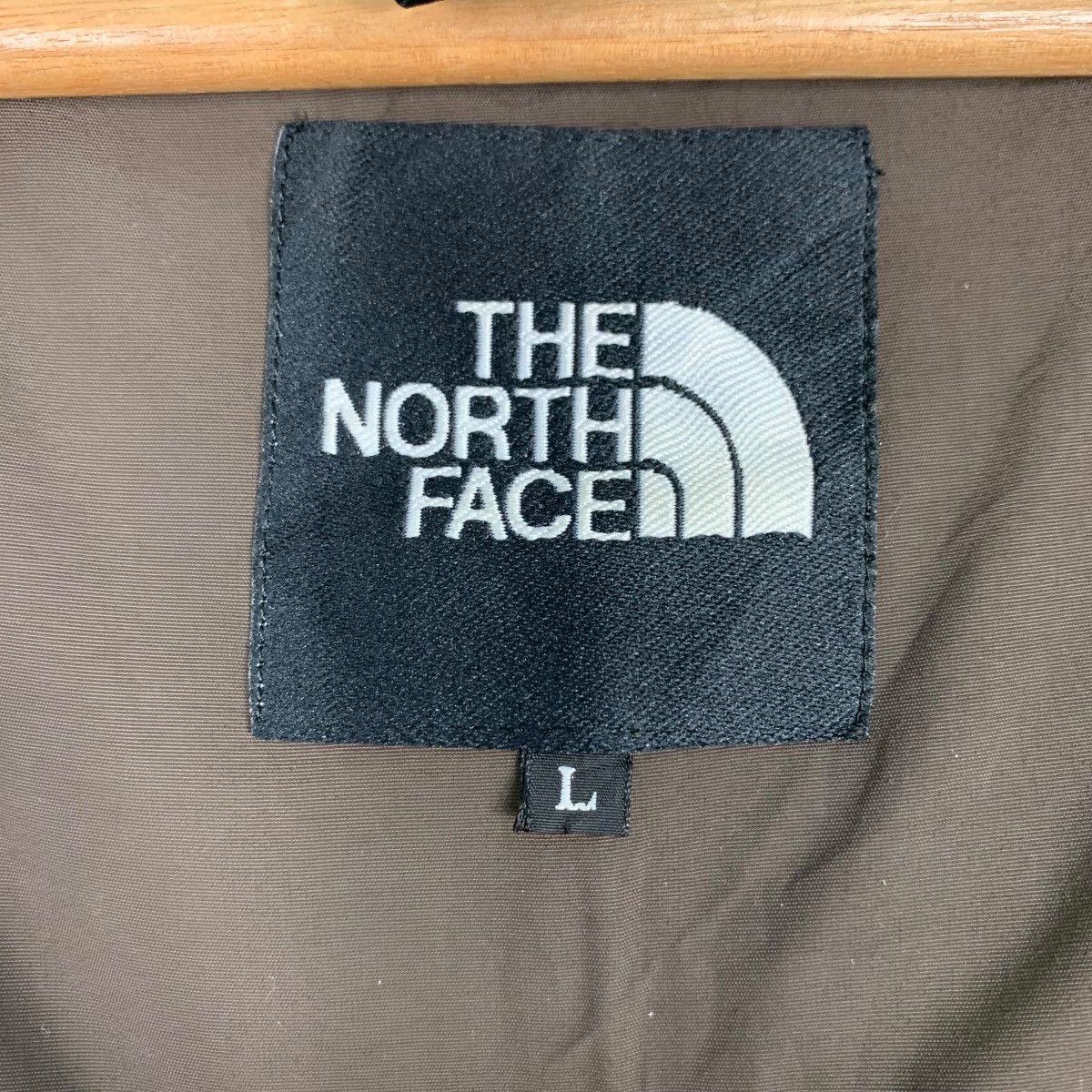 The North Face THE NORTH FACE Colorblock Hoodie Jacket #0400-C18 Size US L / EU 52-54 / 3 - 19 Thumbnail