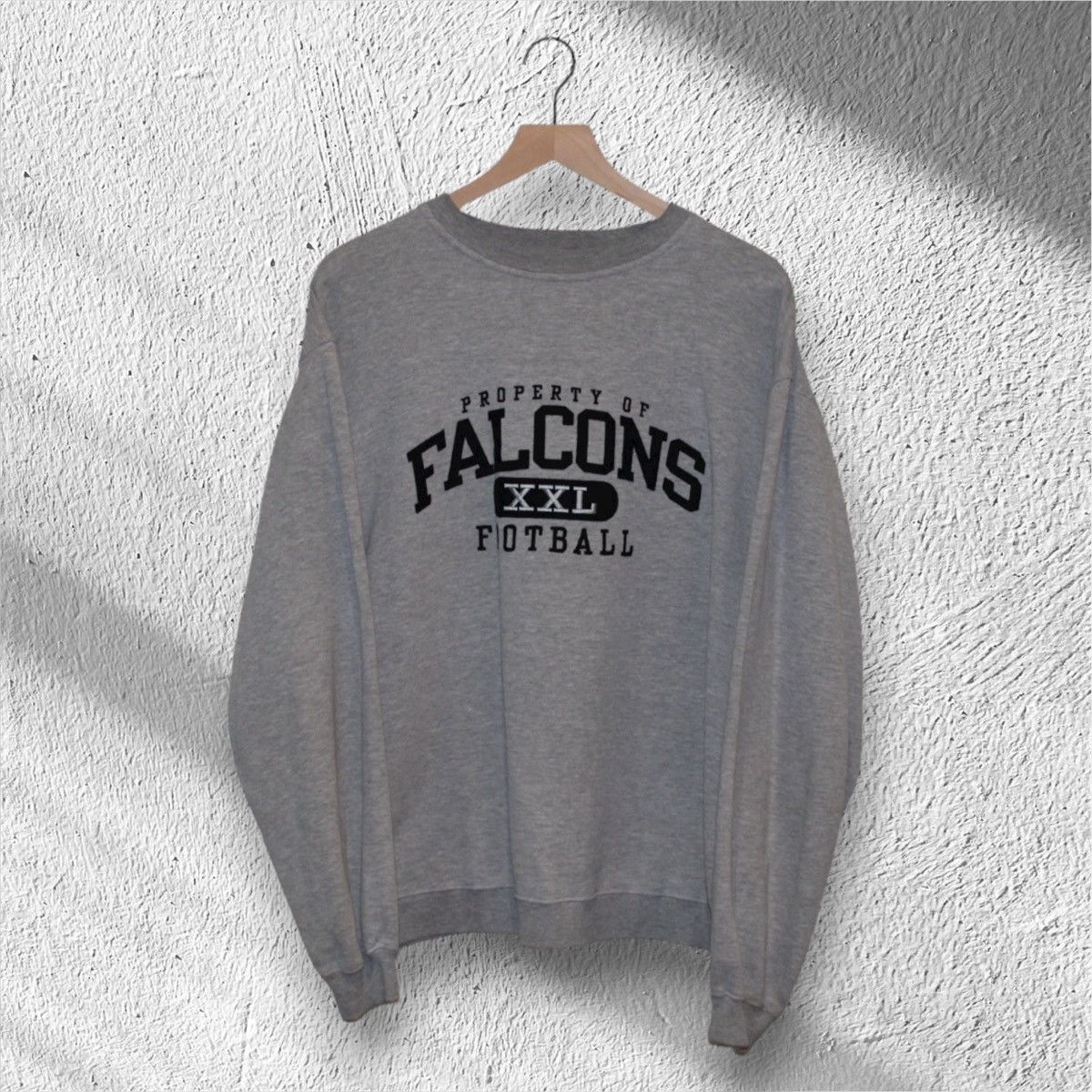 Vintage Vintage 90s Property of Atlanta Falcons Crewneck Sweatshirt Size US L / EU 52-54 / 3 - 1 Thumbnail