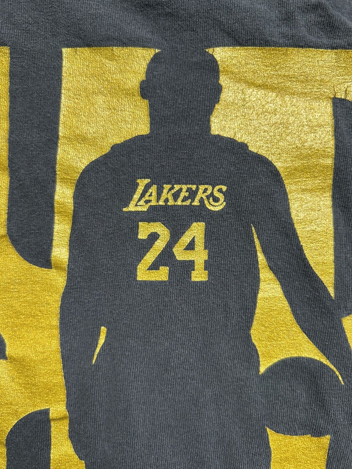 NBA × Vintage Vintage Los Angeles Lakers Kobe Bryant The Show NBA UNK Tee Size US L / EU 52-54 / 3 - 3 Thumbnail