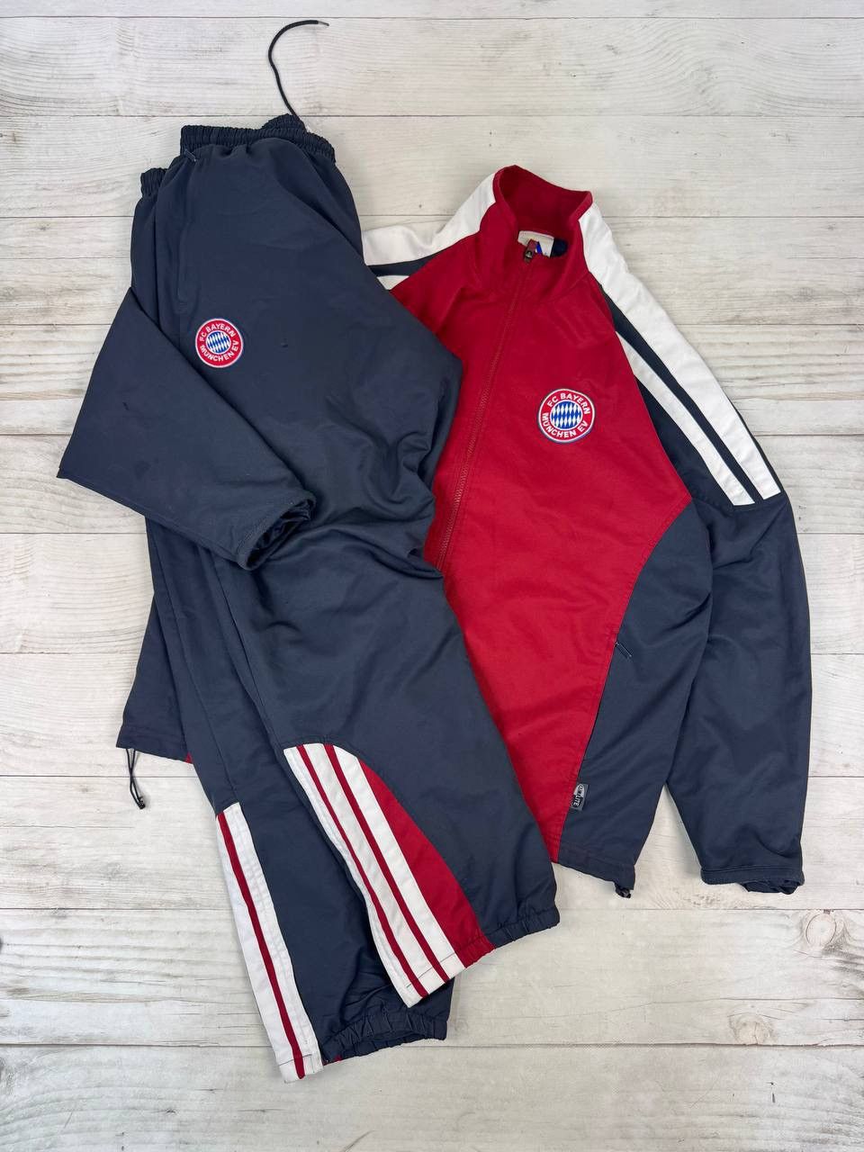 Adidas Adidas Bayern Munich 2001 2002 Tracksuit Jacket And Pants Size US XL / EU 56 / 4 - 1 Thumbnail