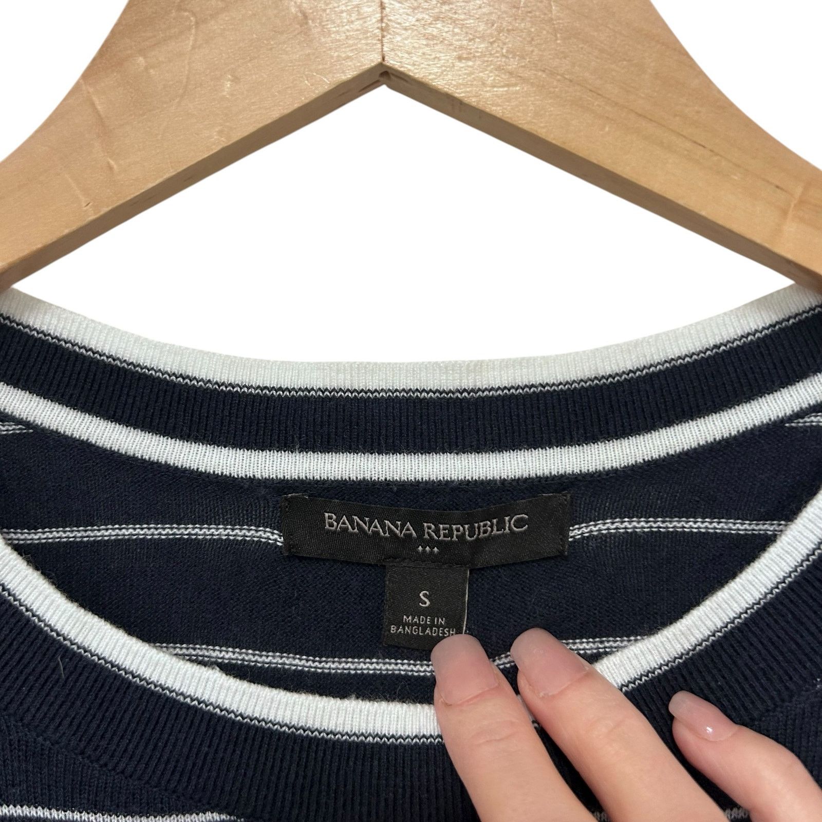 Banana Republic Banana Republic Navy Blue White Striped Sweater Sz S Size S / US 4 / IT 40 - 2 Thumbnail