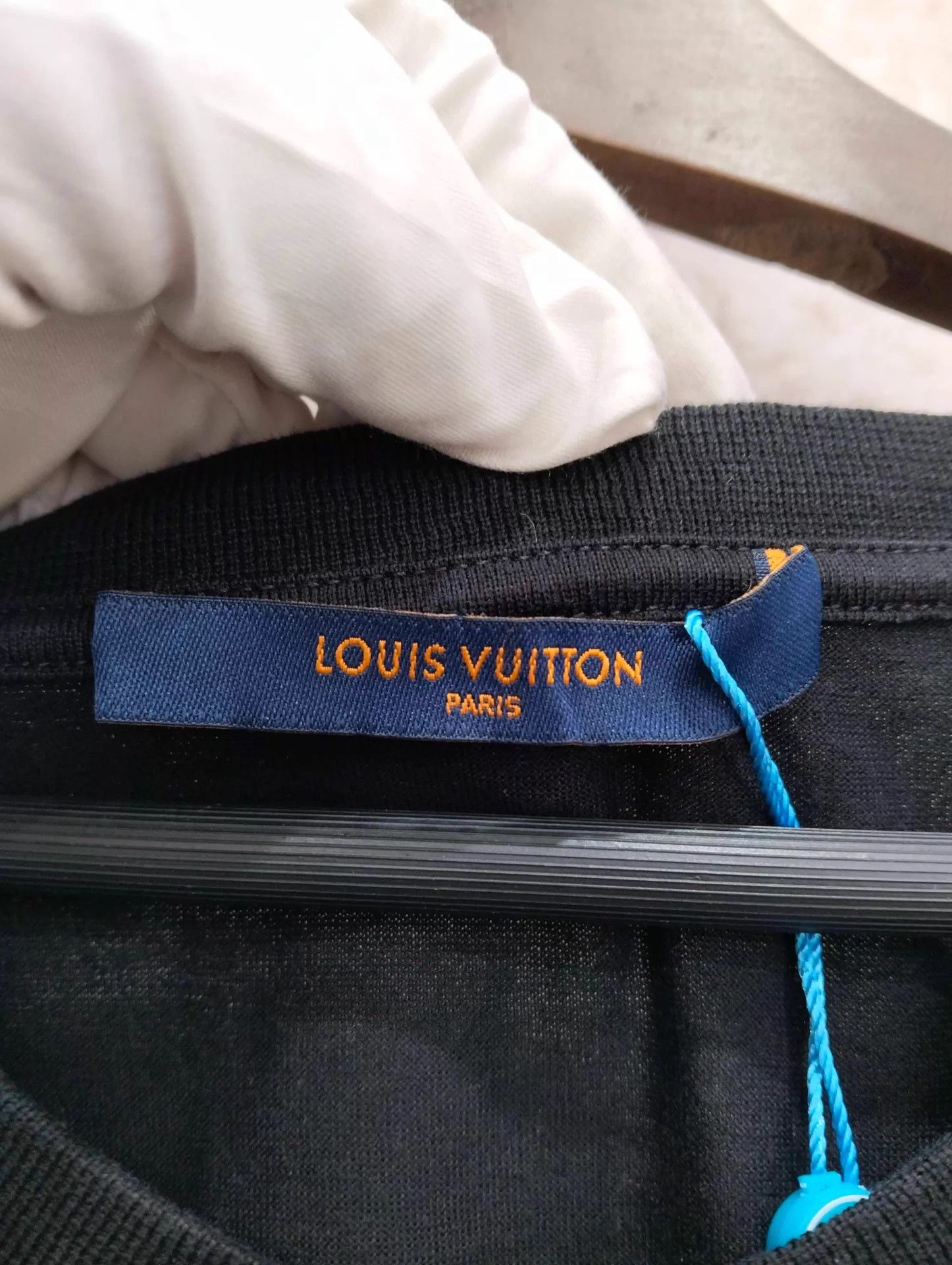 Louis Vuitton LV Embroidered Logo Short Sleeve T-shirt L Size US L / EU 52-54 / 3 - 3 Thumbnail