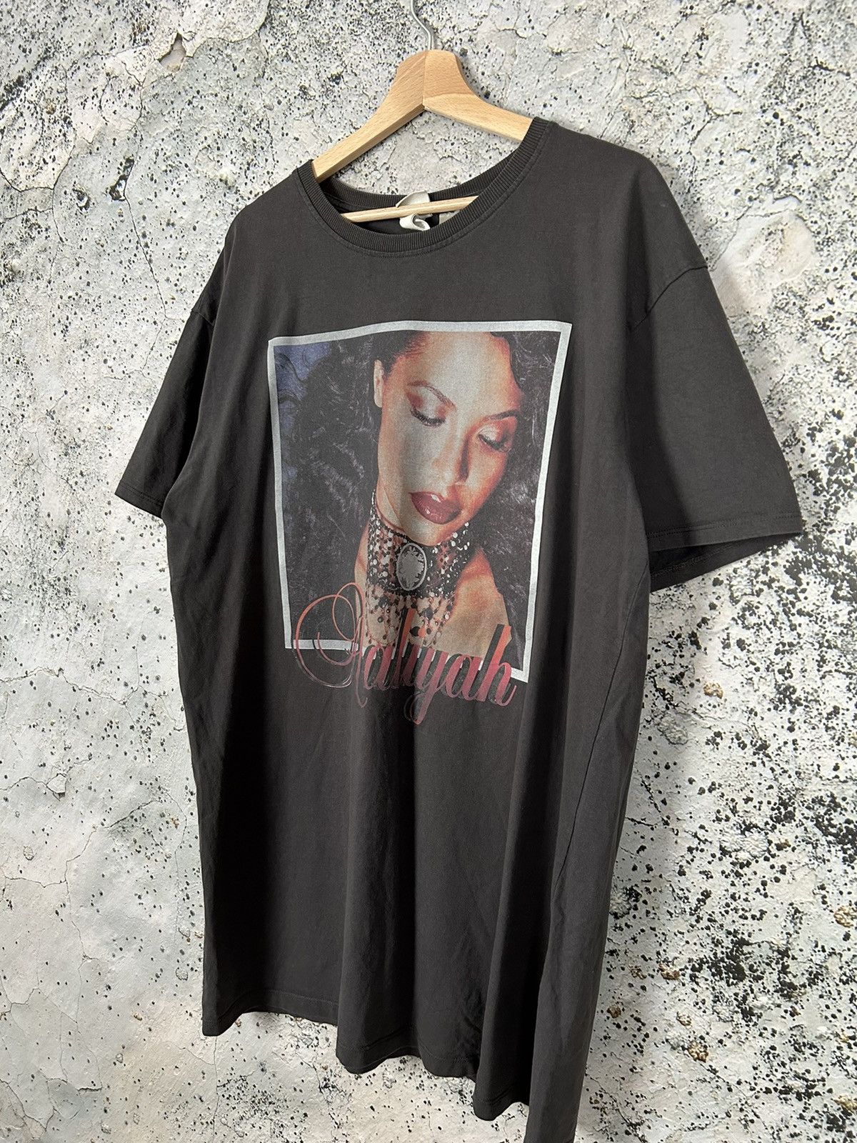 H&M Aaliyah Rap Graphic Tee H&M Music Streetwear Vintage Size US M / EU 48-50 / 2 - 2 Thumbnail