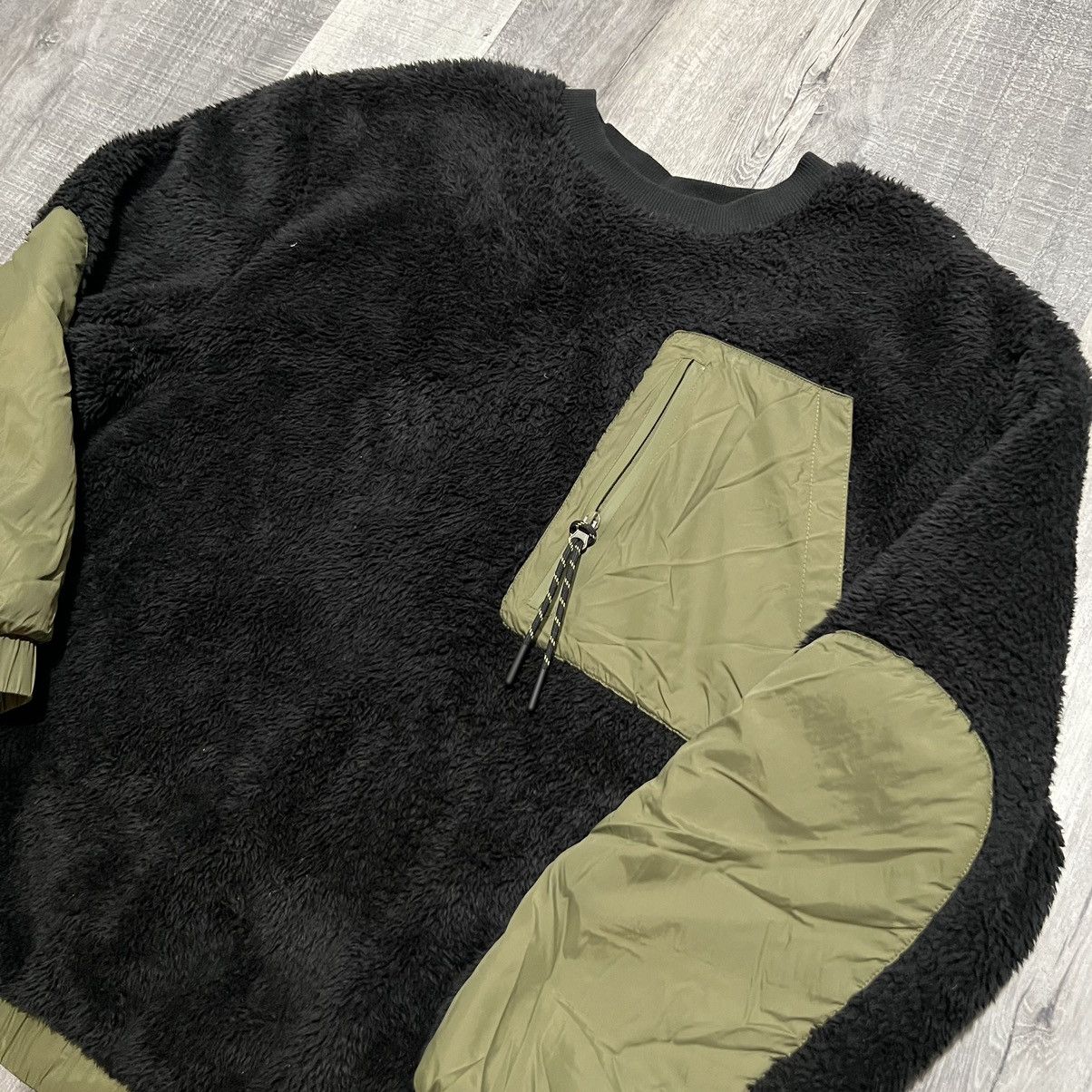 Ugg UGG Niko Sherpa Fleece Black Pullover Crewneck Warm Sweater Size L / US 10 / IT 46 - 3 Thumbnail