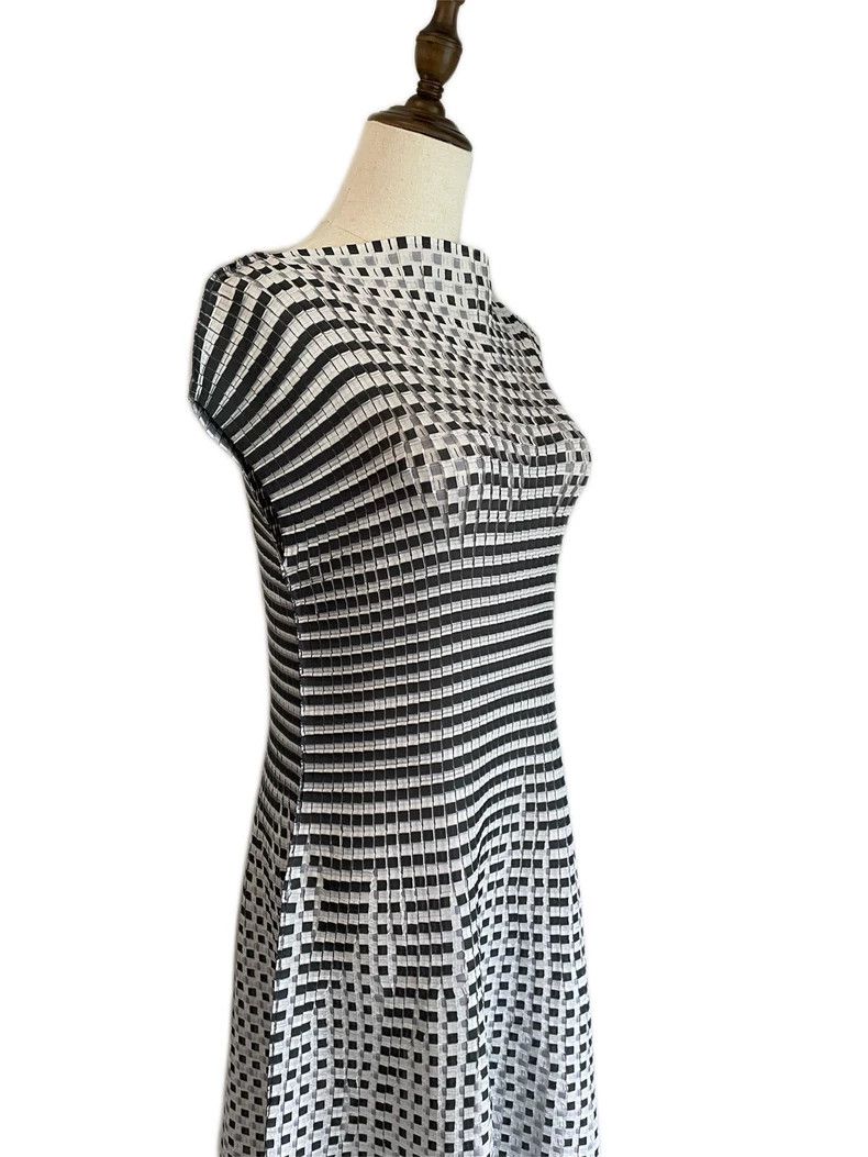 Issey Miyake Issey Miyake Square pleated dress Size M / US 6-8 / IT 42-44 - 2 Thumbnail