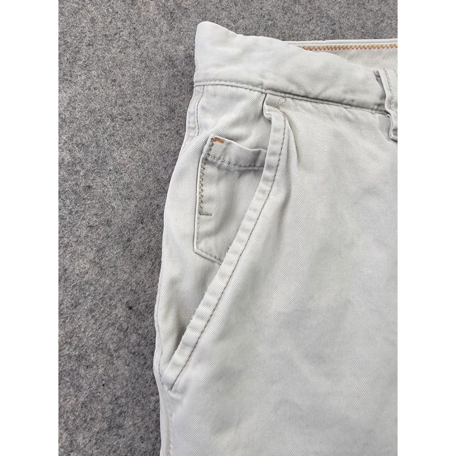 Tommy Bahama Tommy Bahama Shorts Mens 38 Beige 100% Pima Cotton 10'' Inseam Casual Beach Size US 38 / EU 54 - 2 Thumbnail