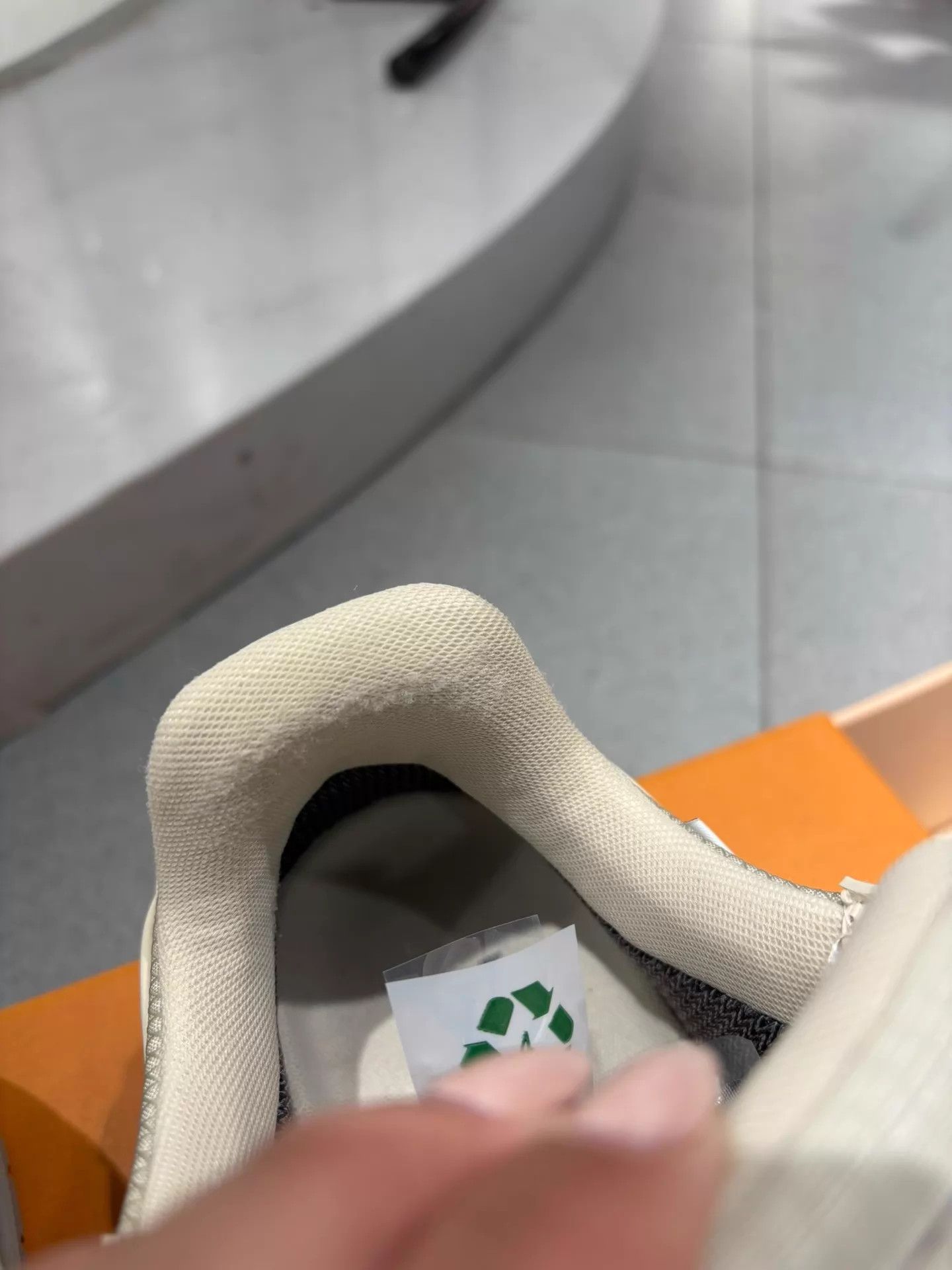 Louis Vuitton LV 25 Trainer Ski Men's White Gray 40.5 Sneaker Size US 7.5 / EU 40-41 - 3 Thumbnail