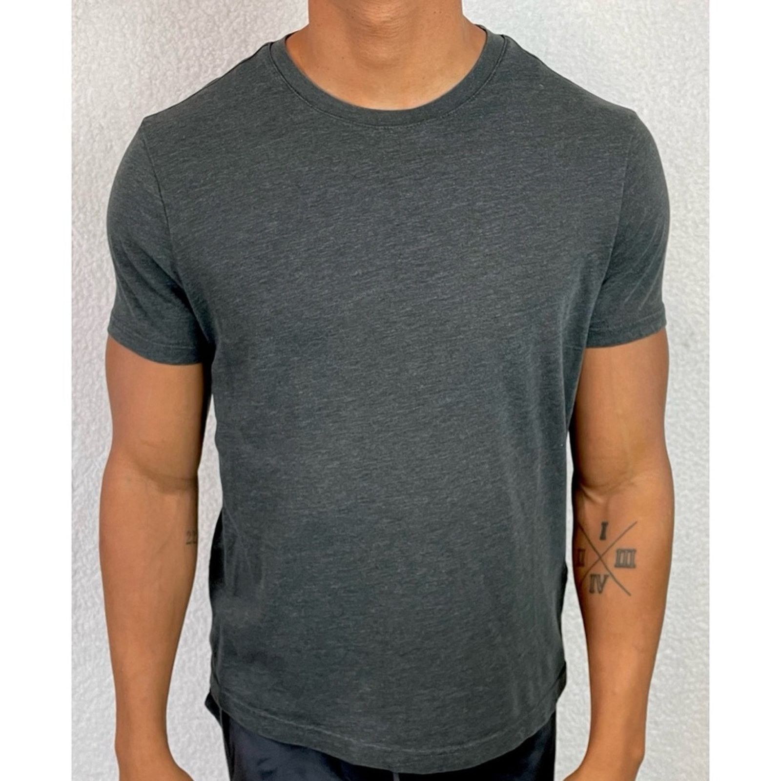 Banana Republic BANANA REPUBLIC • Dark Grey Classic Short Sleeve Tee Size US S / EU 44-46 / 1 - 1 Thumbnail