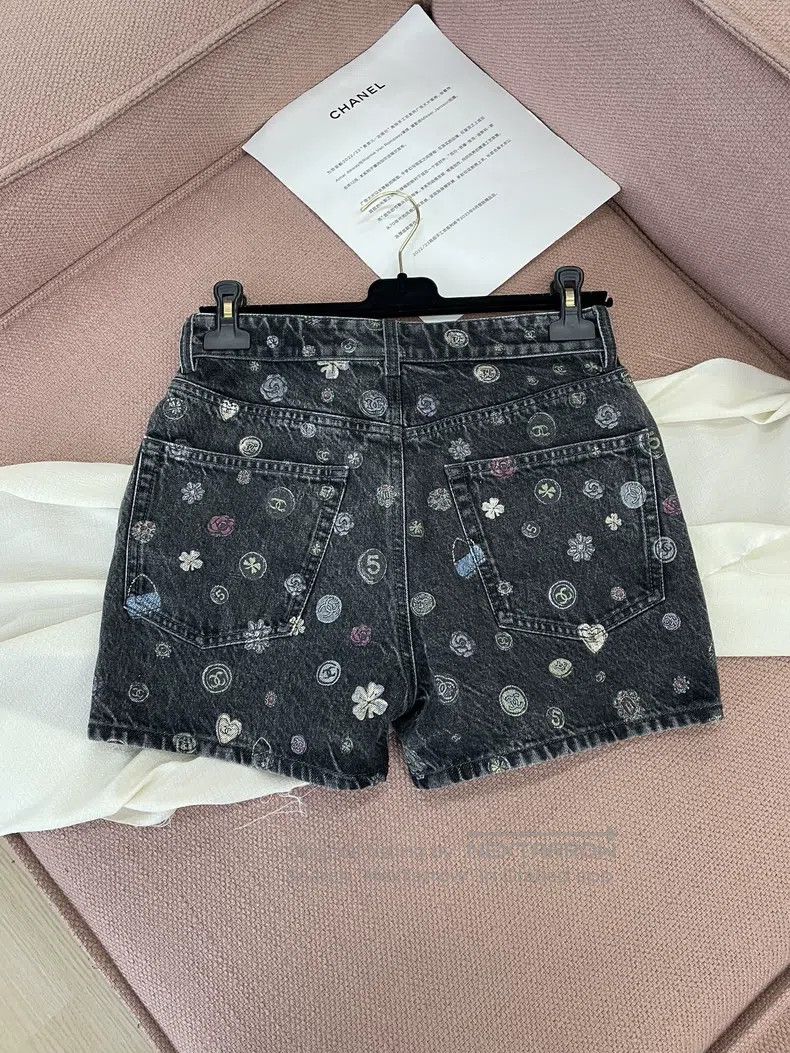 Chanel Chanel 25B black printed denim shorts Size 24" / US 00 / IT 34 - 2 Thumbnail