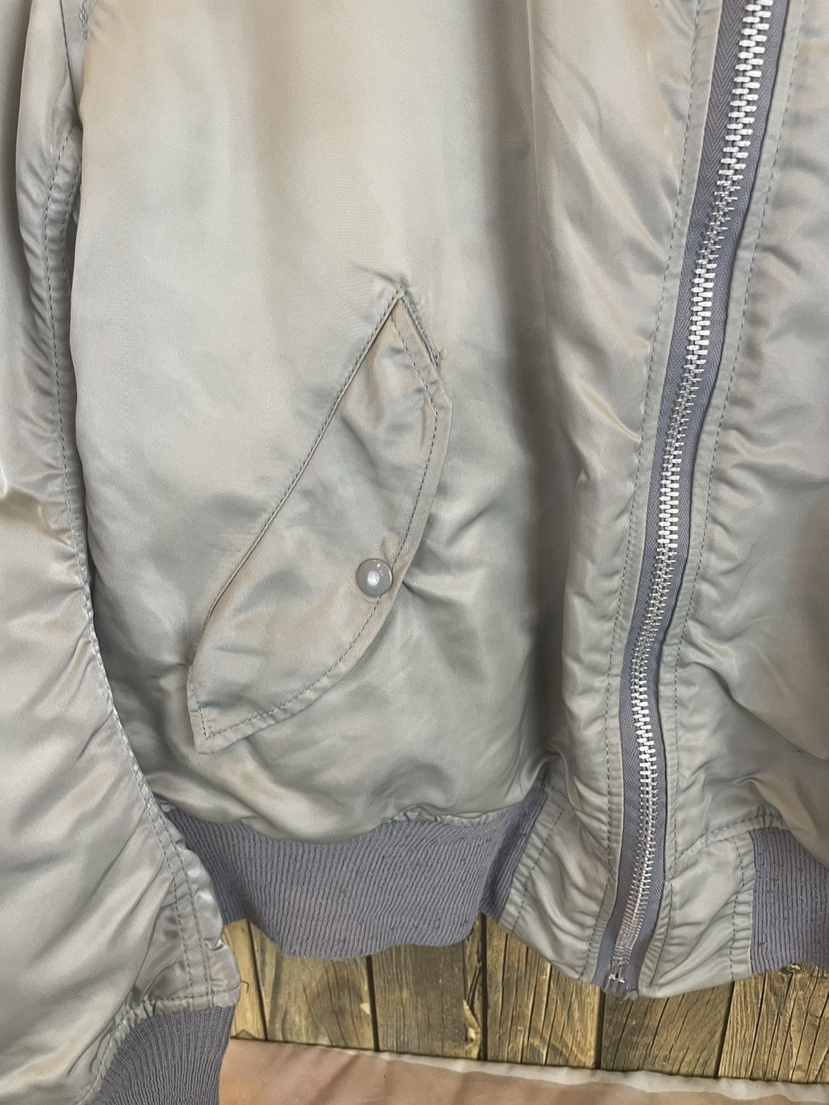 Vintage Vintage alpha industries reverse Bomber Jacket made in USA Size US L / EU 52-54 / 3 - 4 Thumbnail