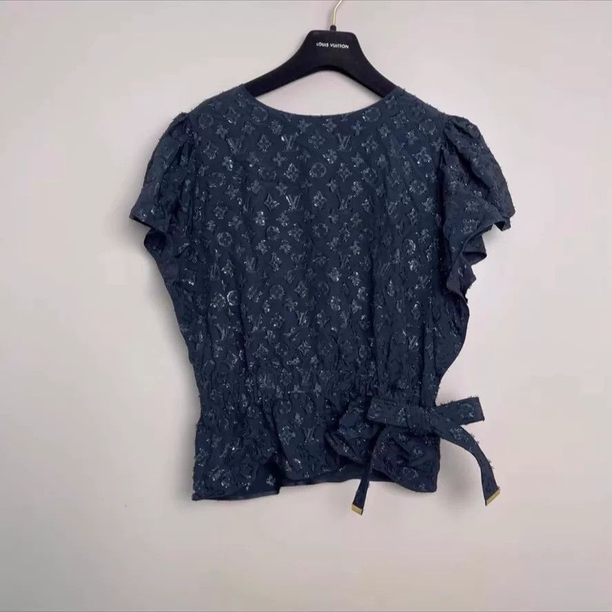 Louis Vuitton Louis Vuitton LV top 42 Size M / US 6-8 / IT 42-44 - 1 Thumbnail