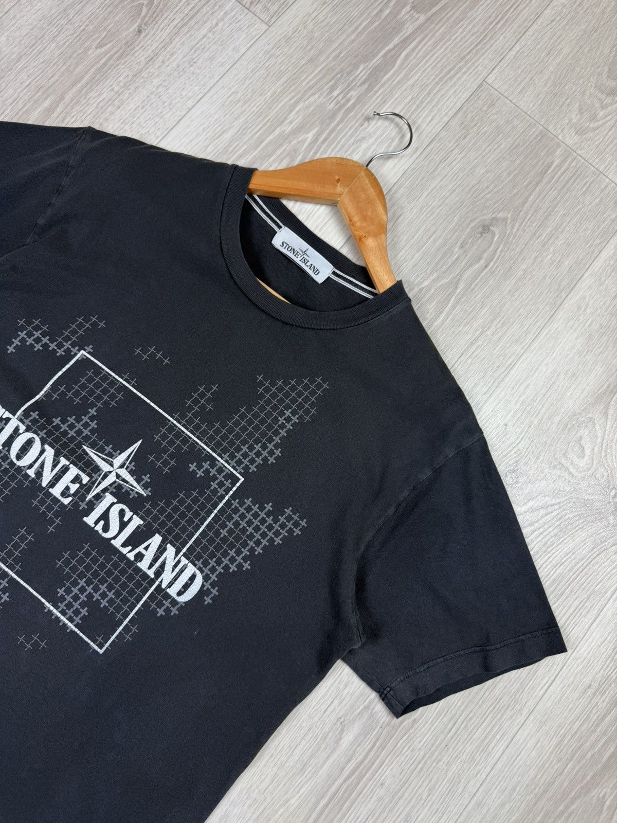 Stone Island Stone Island Geometric Logo Print Black Distressed T-Shirt Size US M / EU 48-50 / 2 - 2 Thumbnail
