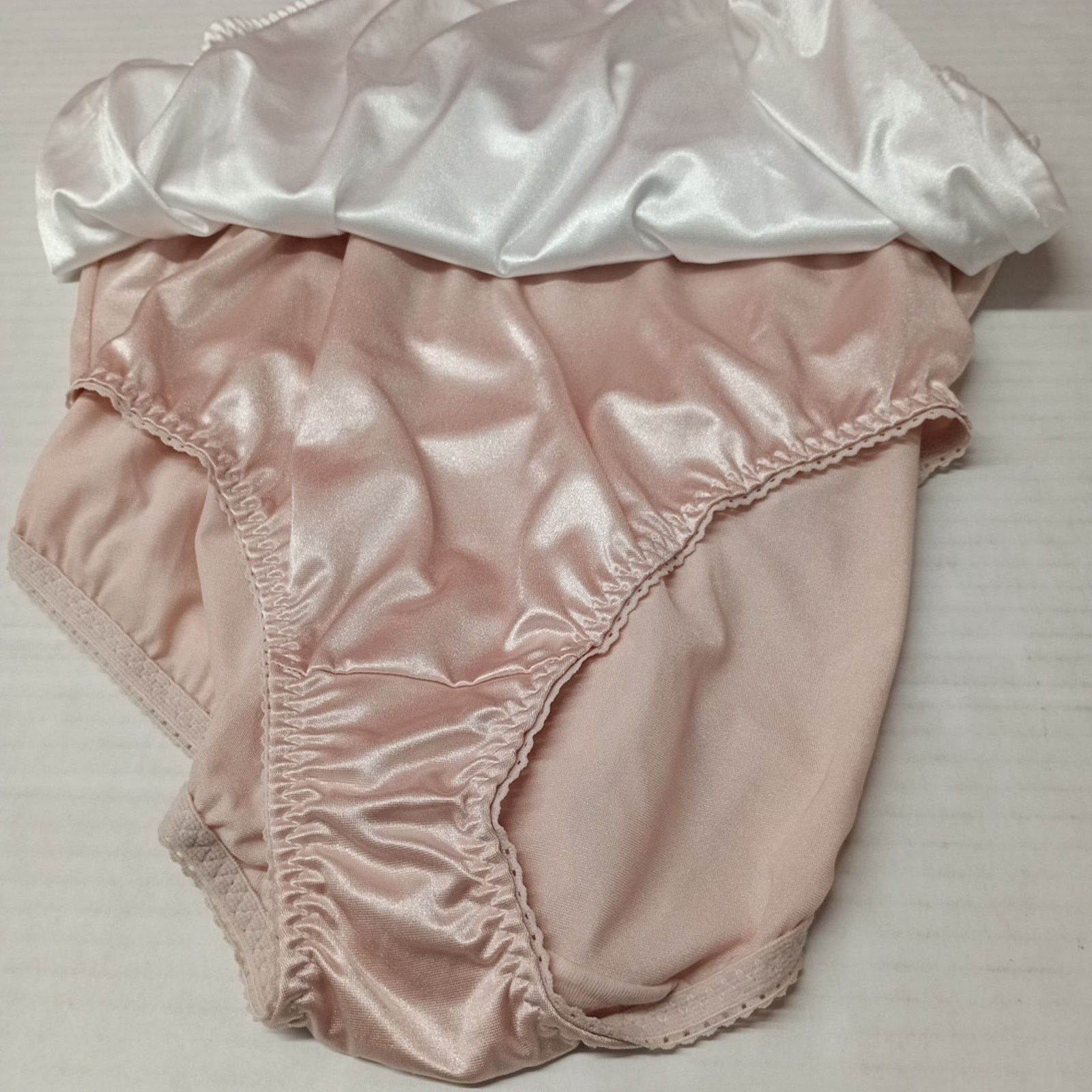 Other Vanity Fair Light Control Undershapers 3 Pack Briefs M/6 Size ONE SIZE - 6 Thumbnail