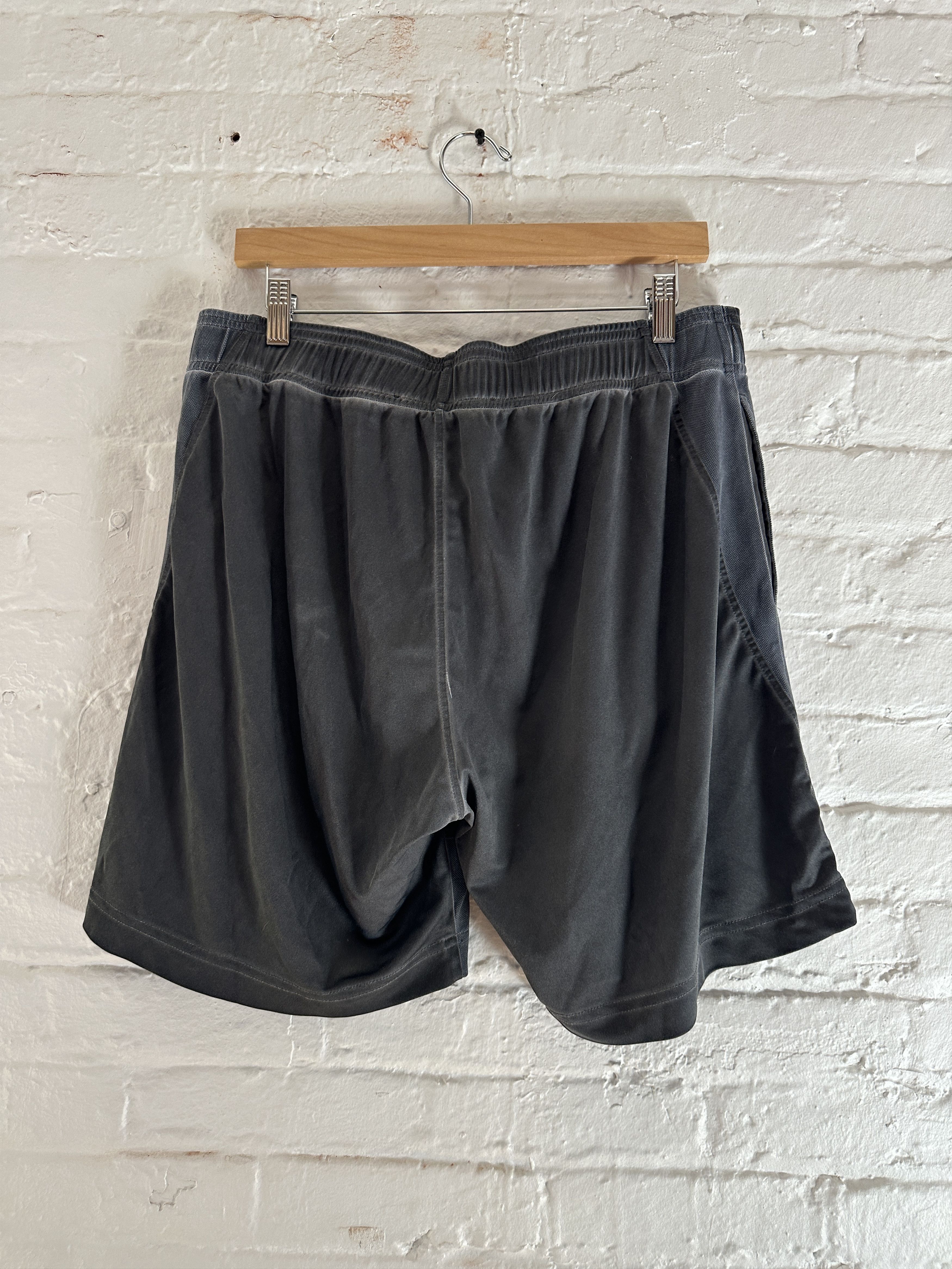 1017 ALYX 9SM 1017 ALYX 9SM Paneled Tech Shorts Size US 36 / EU 52 - 3 Thumbnail