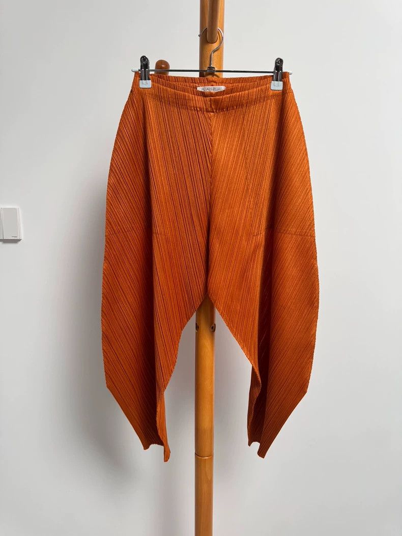 Issey Miyake Issey Miyake size:3 Yellow pleated and irregular-shaped ch Size 22" - 1 Thumbnail