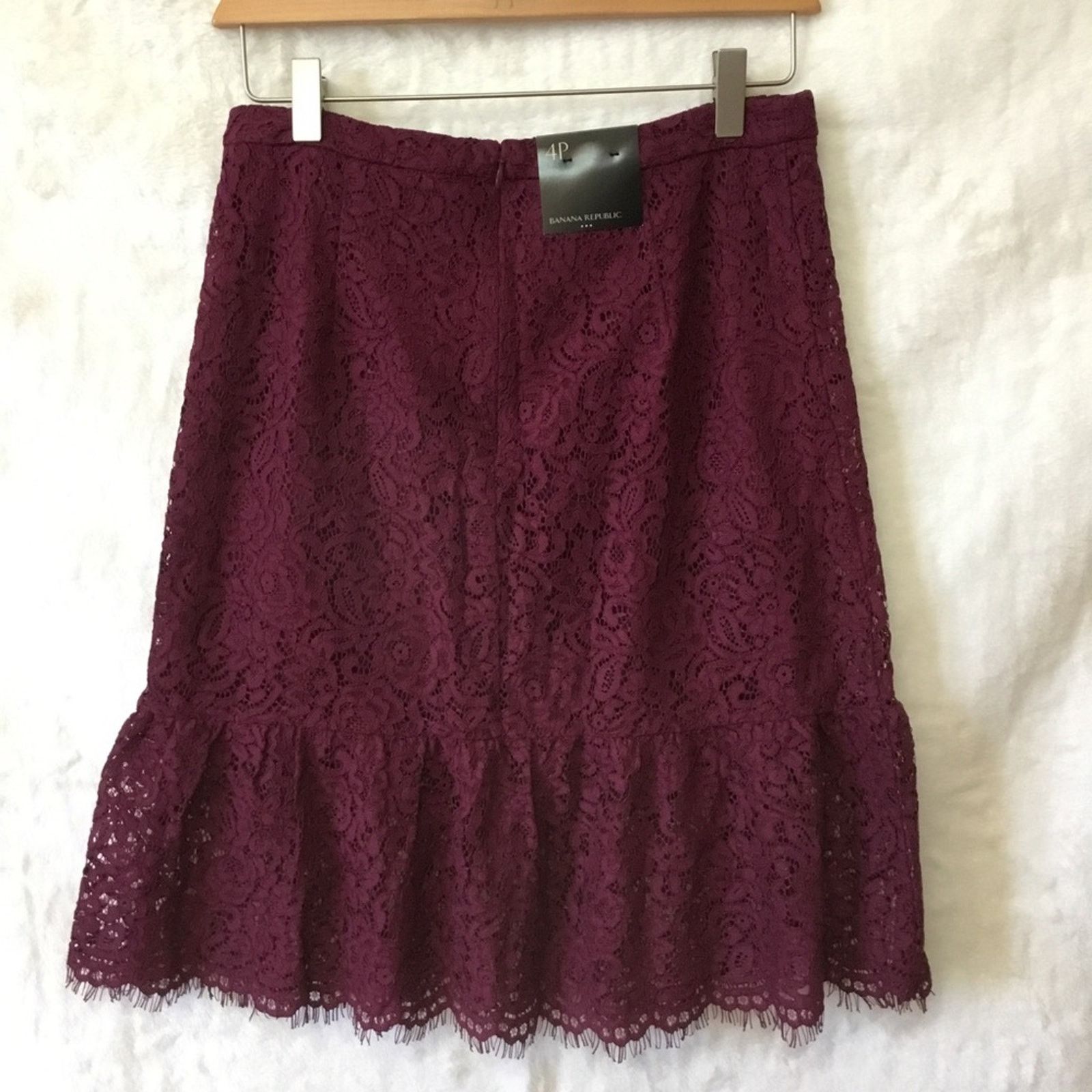 Banana Republic Banana Republic Burgundy Lace Flounce Skirt Size 27" / US 4 / IT 40 - 2 Thumbnail
